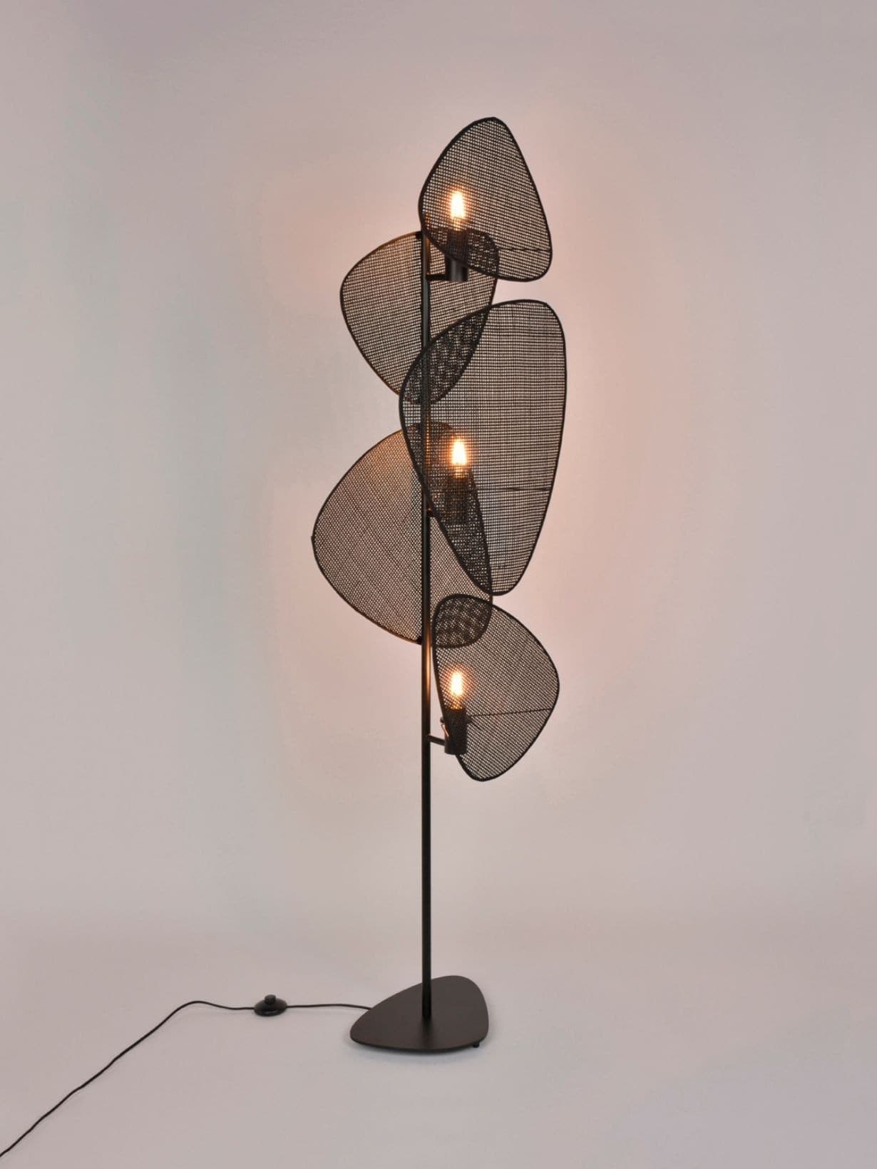 Lampadaire en cannage naturel, Screen Noir - Market Set