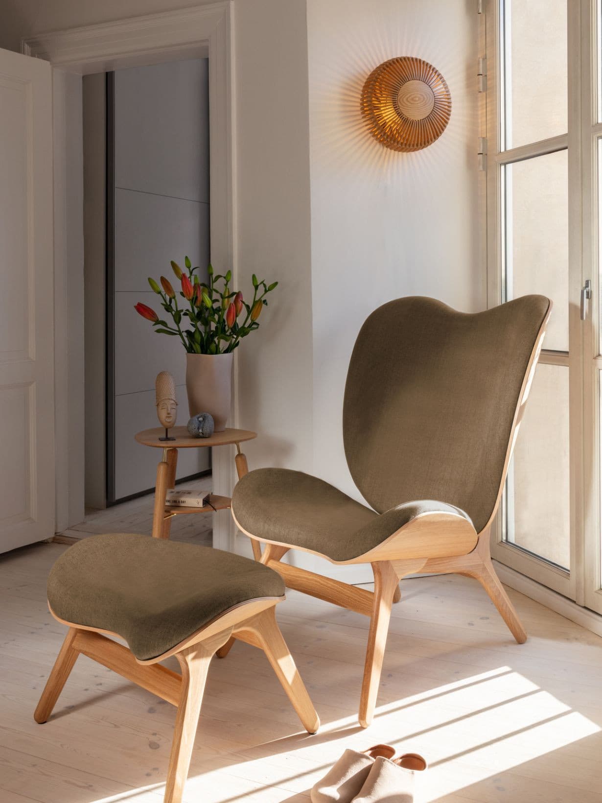 Repose-pieds en chêne clair, A Conversation Piece Ottoman Marron - Umage