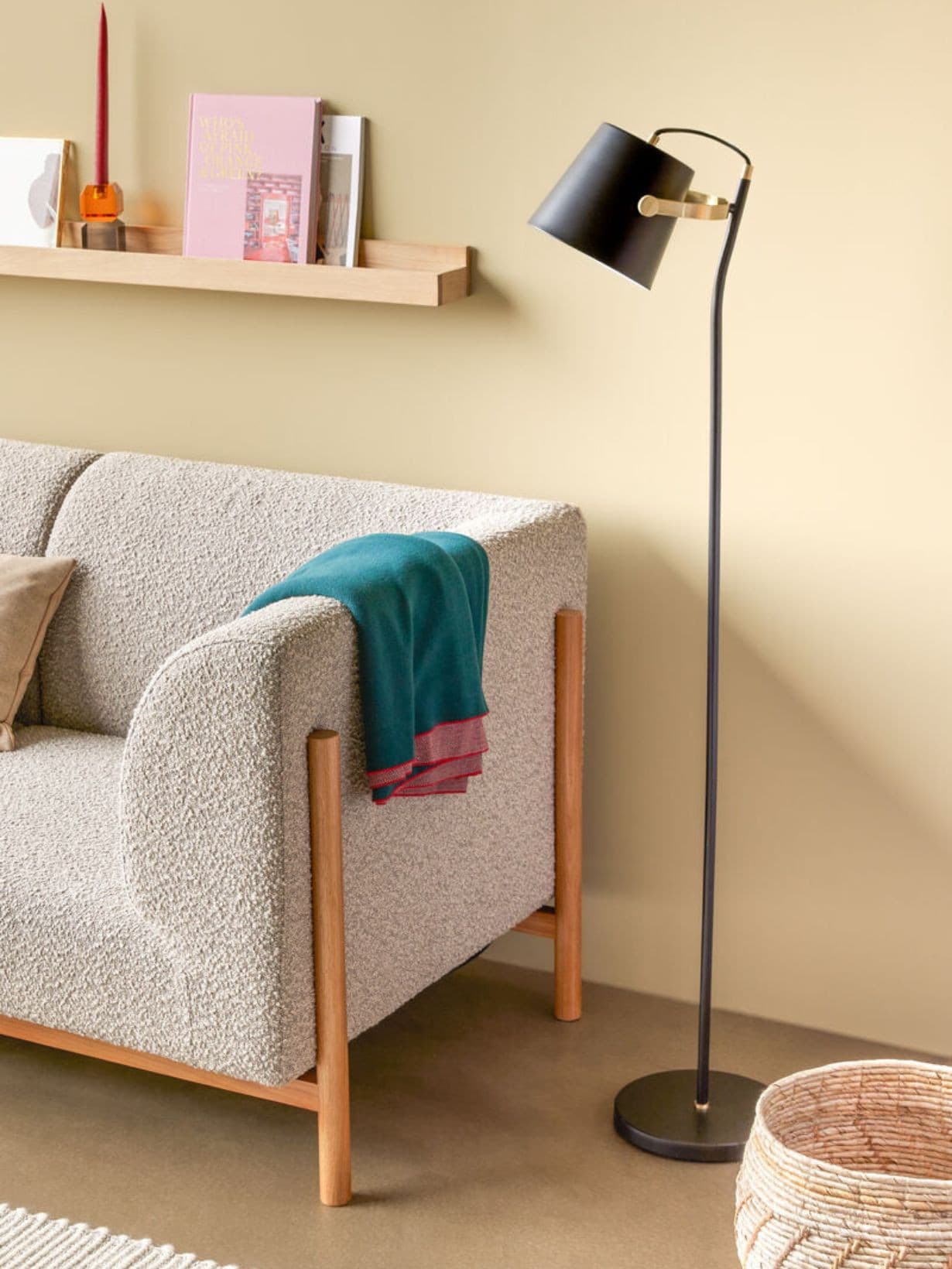 Lampadaire en métal noir et laiton, Architect - Hübsch