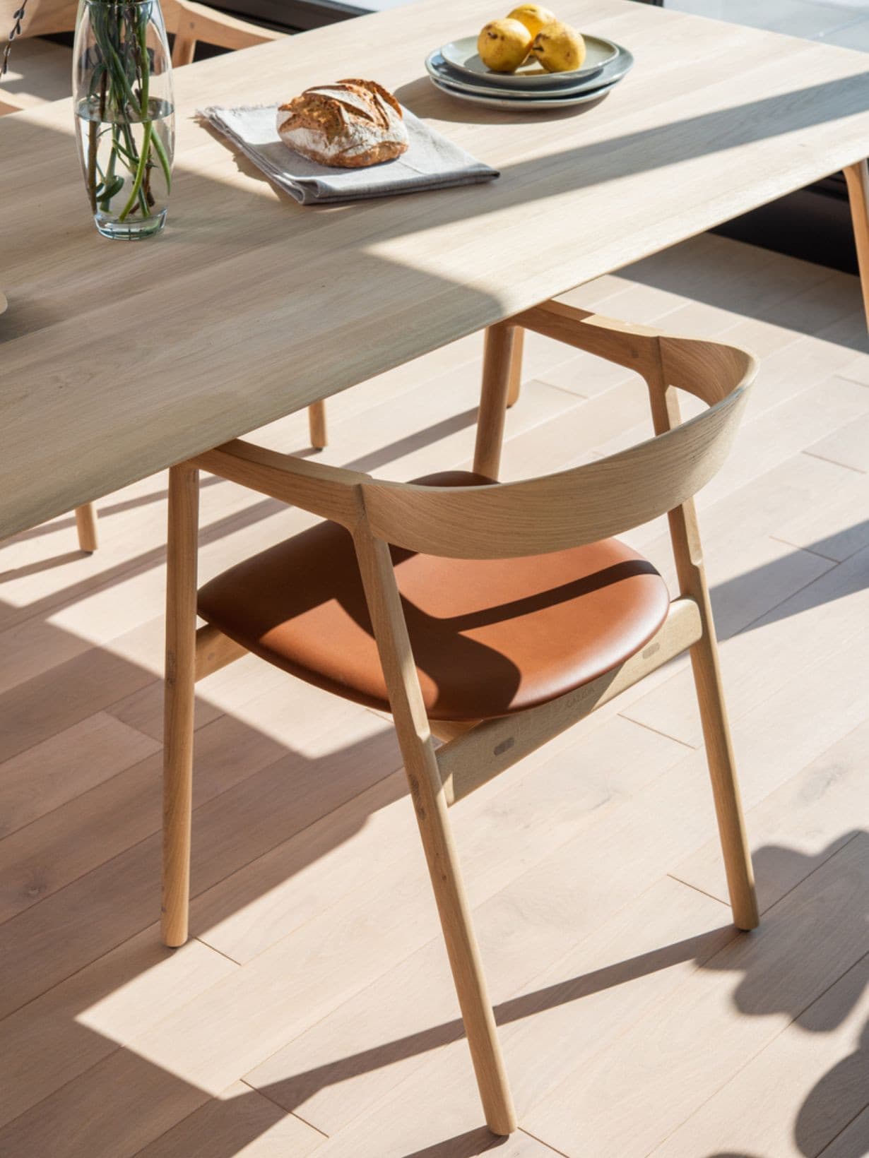 Chaise de table en chĂȘne massif, Muna - Gazzda