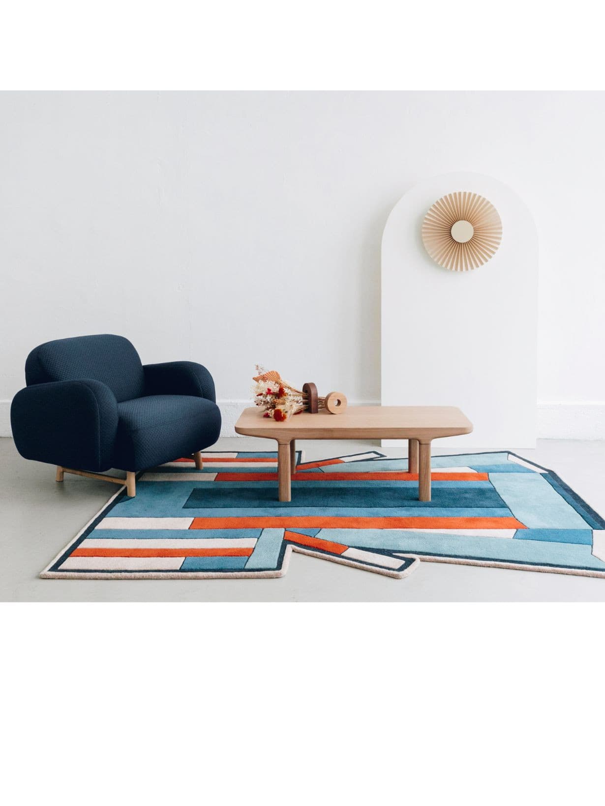 Fauteuil en bois massif recouvert de tissu, Auguste bleu cobalt - Hartô