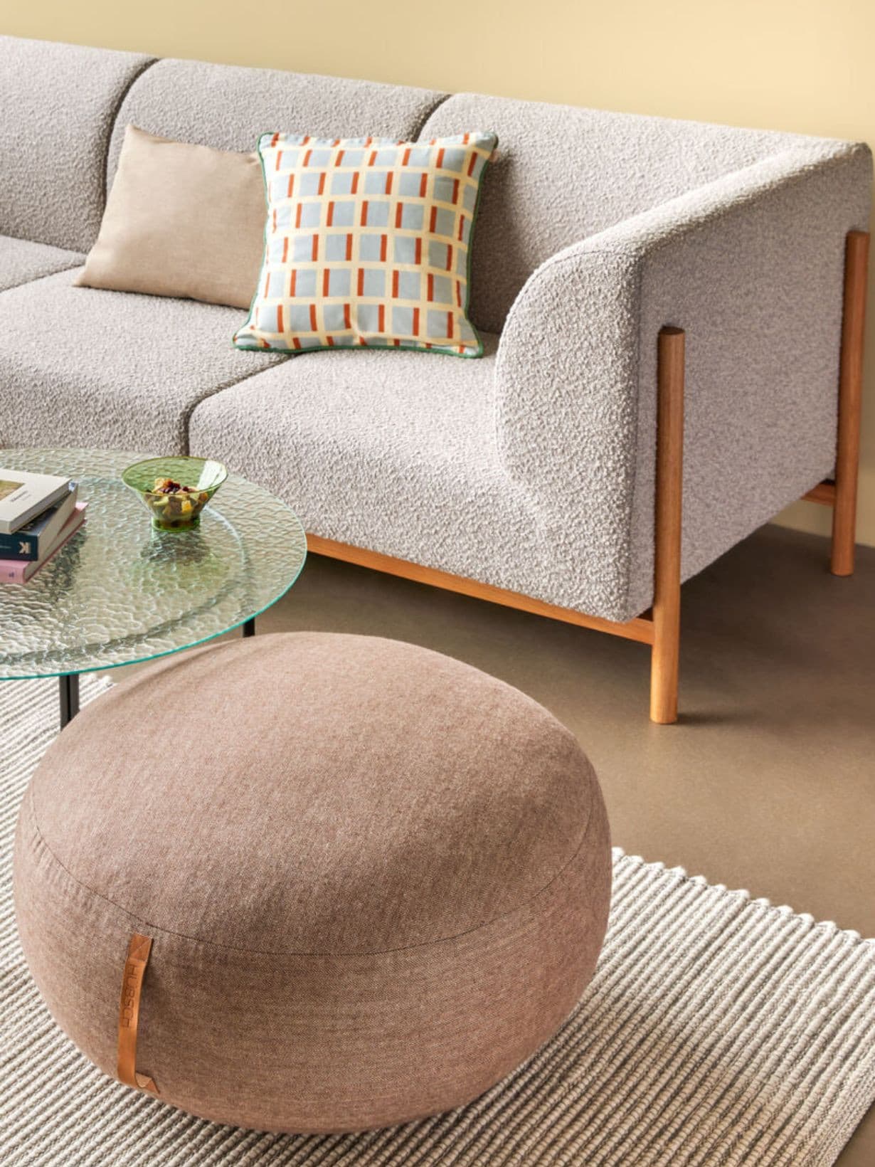 Pouf en laine avec une lanière en cuir Ø70 cm, Mochi Marron - Hübsch