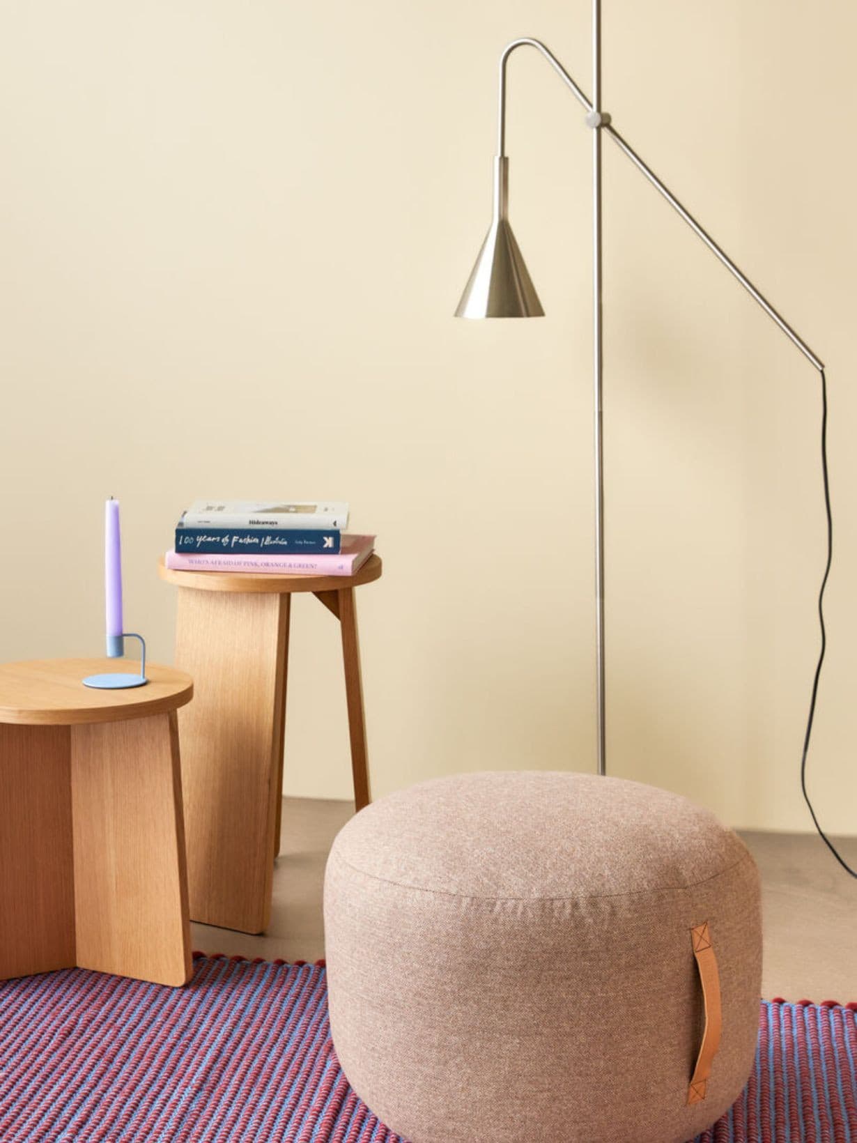 Pouf en laine avec une lanière en cuir Ø50cm, Mochi Marron - Hübsch