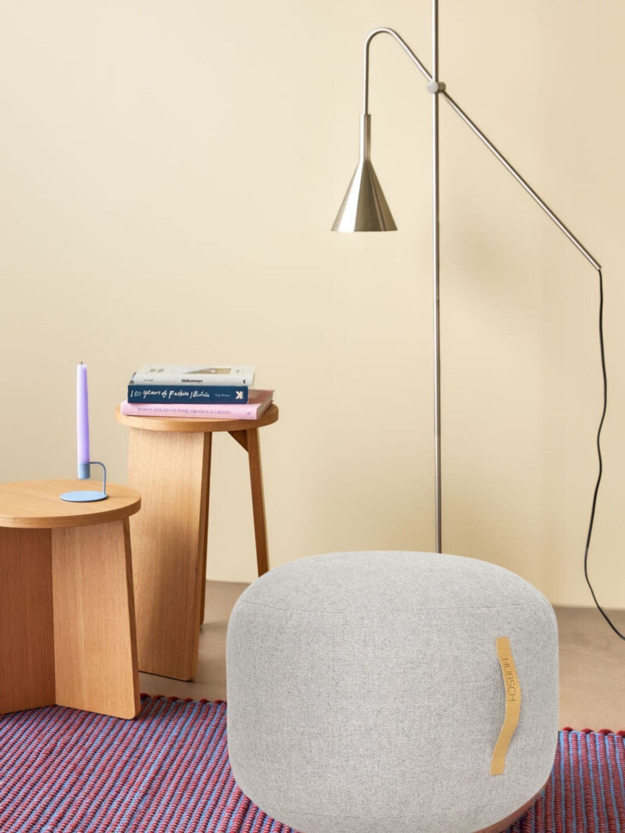 Pouf en laine avec une lanière en cuir Ø50cm, Mochi Gris clair - Hübsch