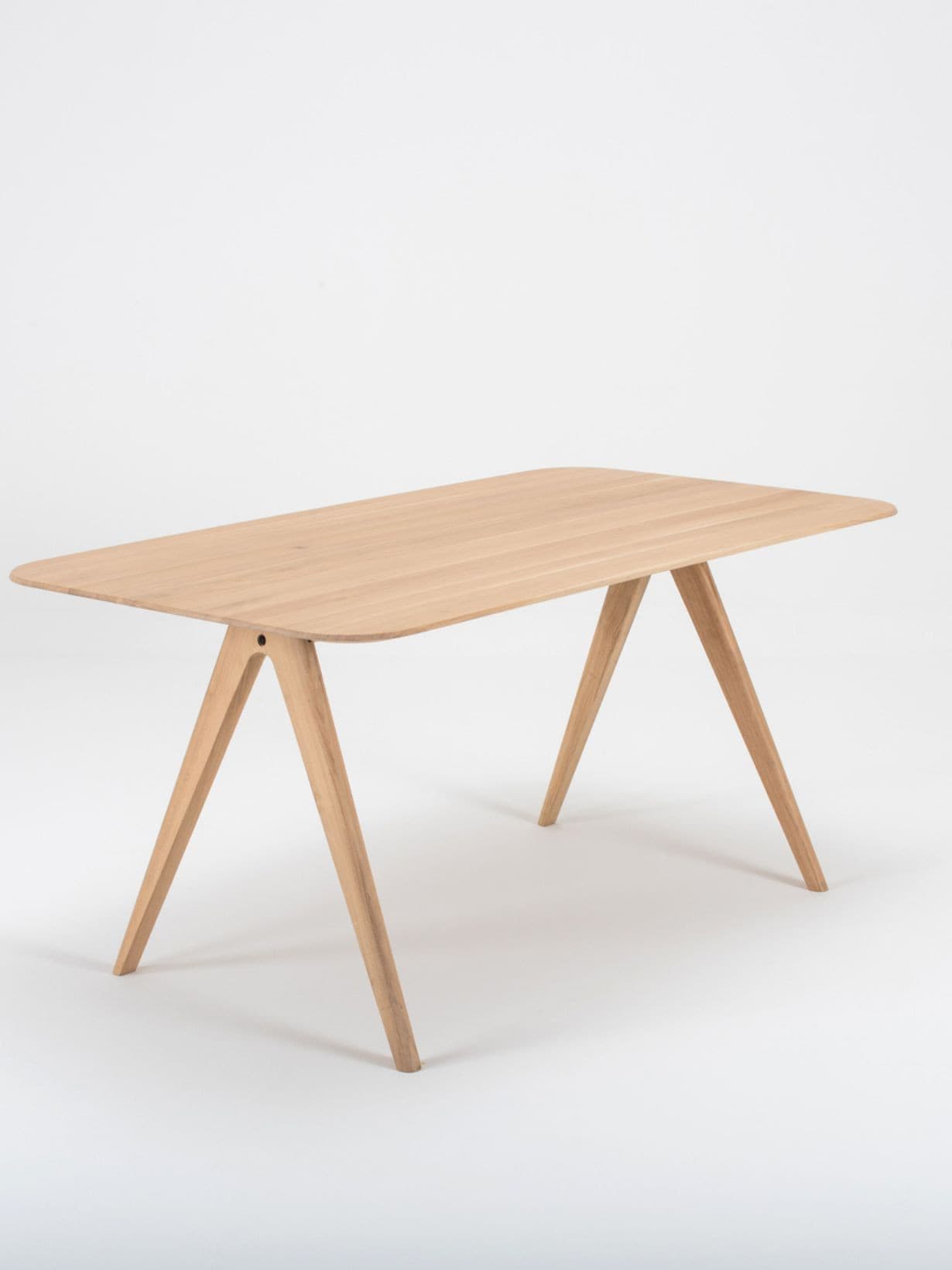 Table à manger en chêne massif huilé, Ava - Gazzda