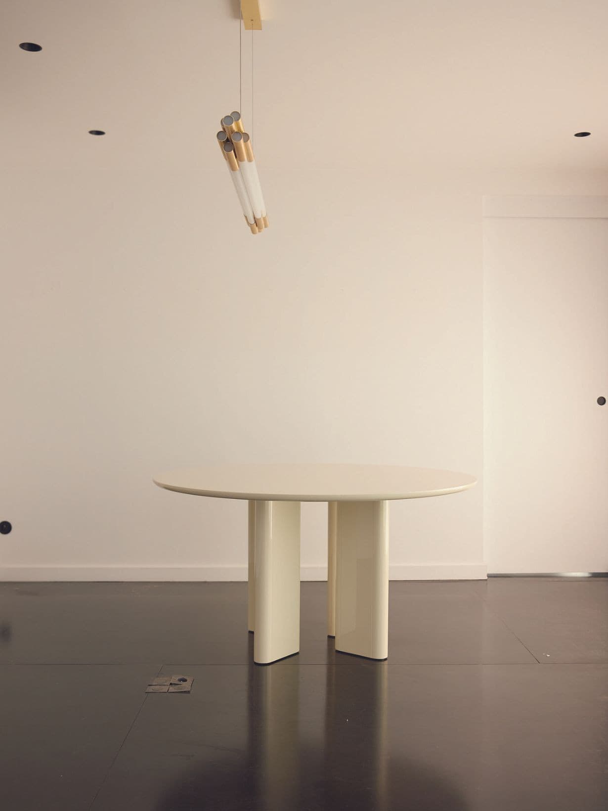 Table à manger ronde laquée, Joe CrÚme - Gabrielle Paris