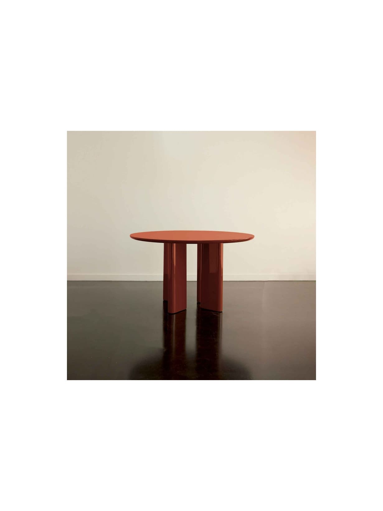 Table à manger ronde laquée, Joe Bordeaux - Gabrielle Paris