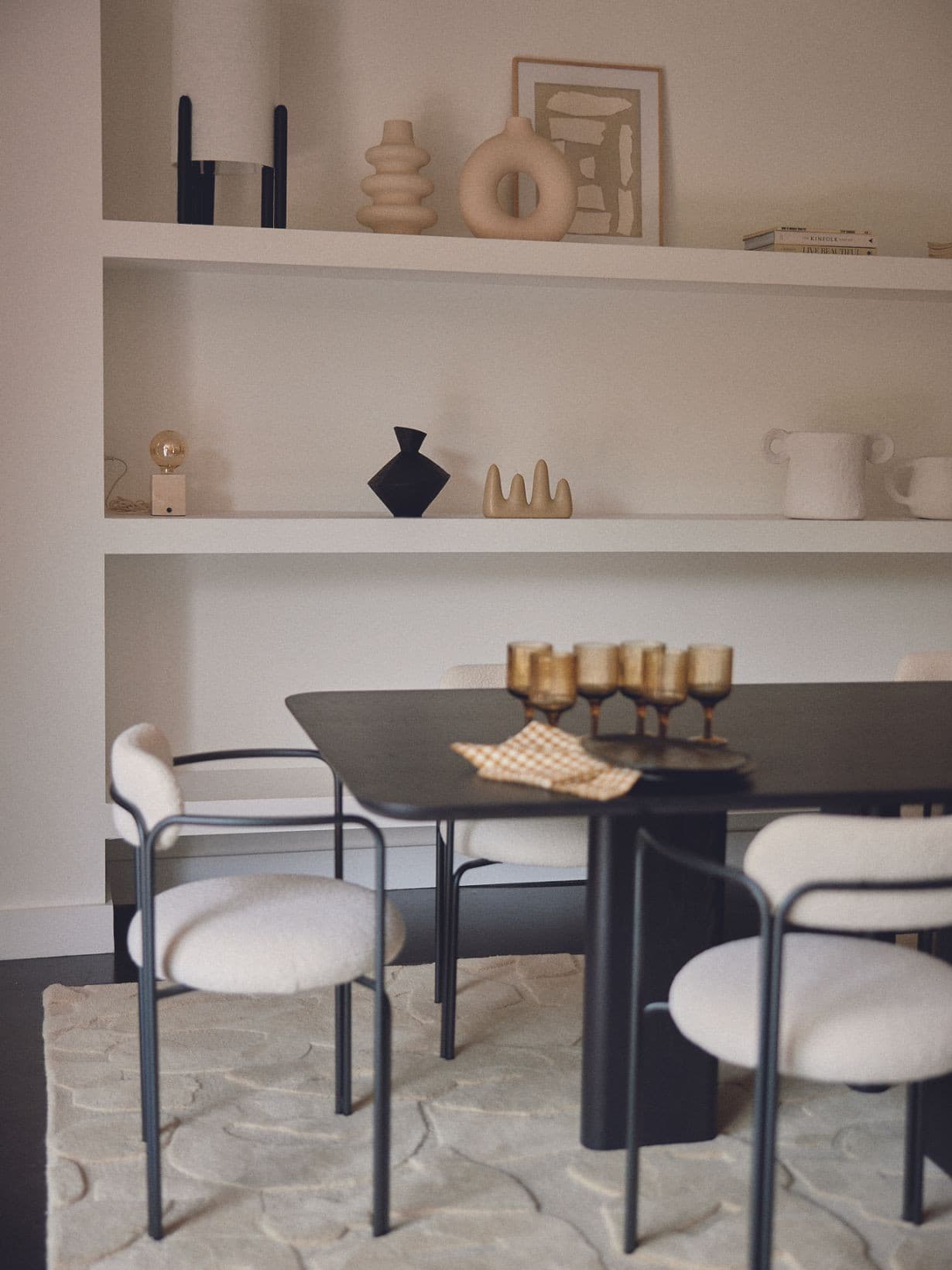 Table Ă manger rectangulaire bois de FrĂȘne vernis, Joe LasurĂ© noir 180 cm - Gabrielle Paris