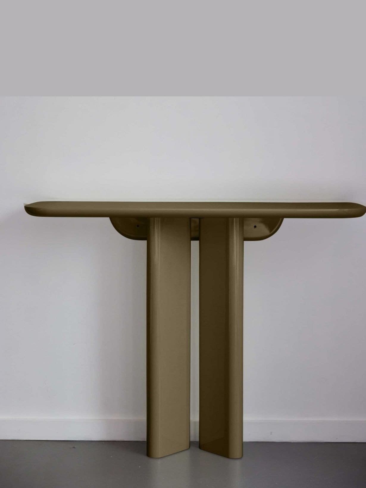 Console en bois laqué, Lou Kaki - Gabrielle Paris