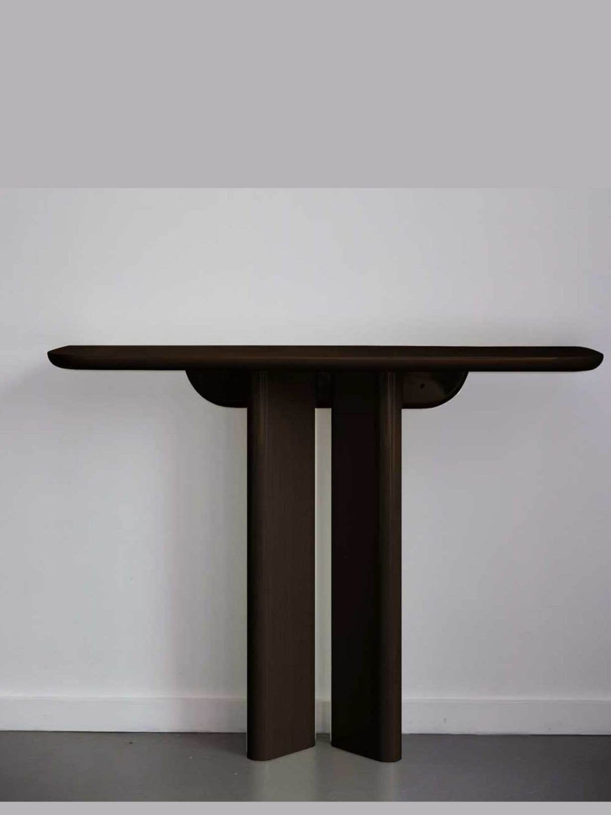 Console en bois vernis, Lou Lasuré noir - Gabrielle Paris