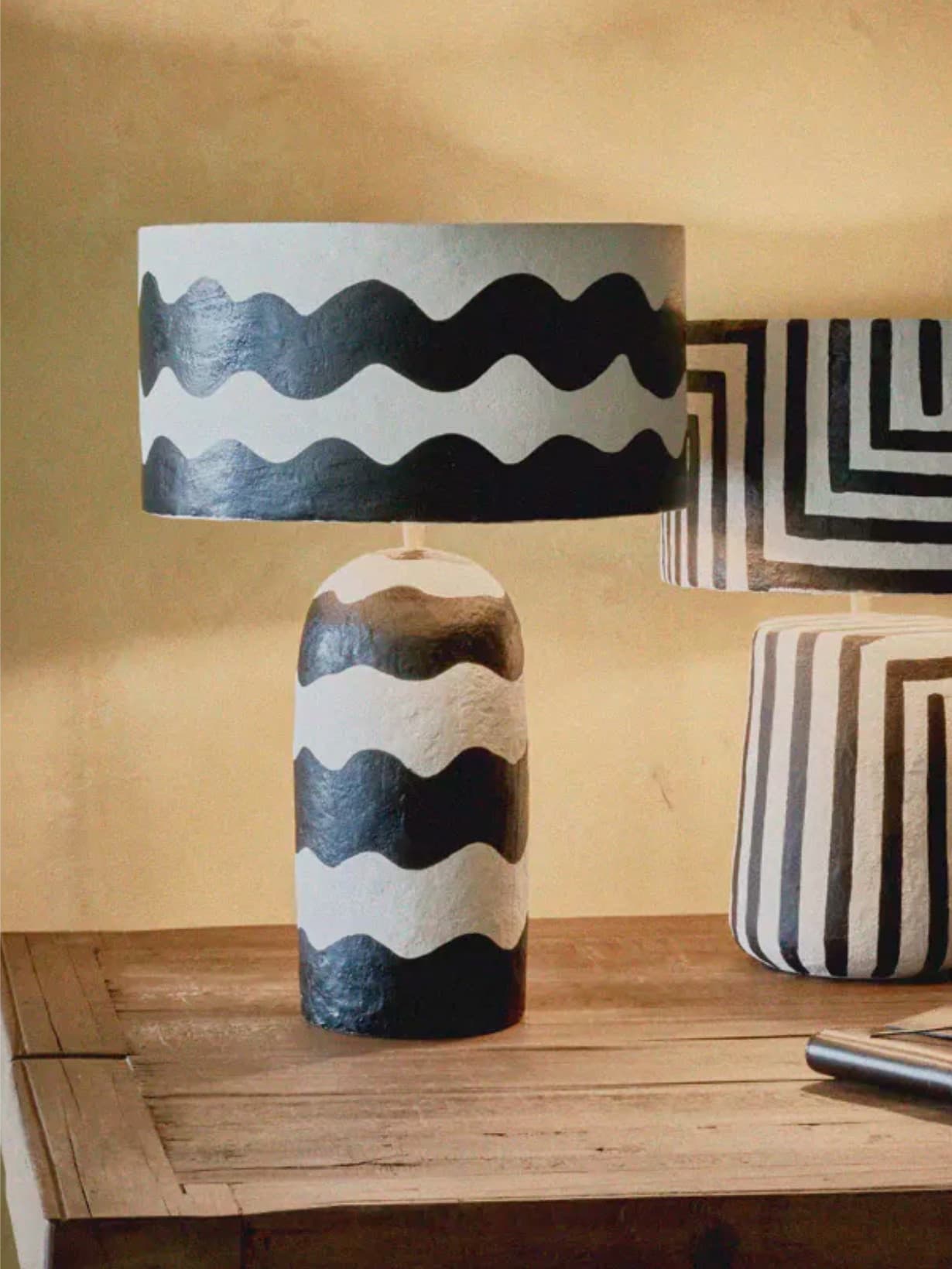 Lampe de table en papier mâché D 35 H 52 cm , Mundaka - POMAX