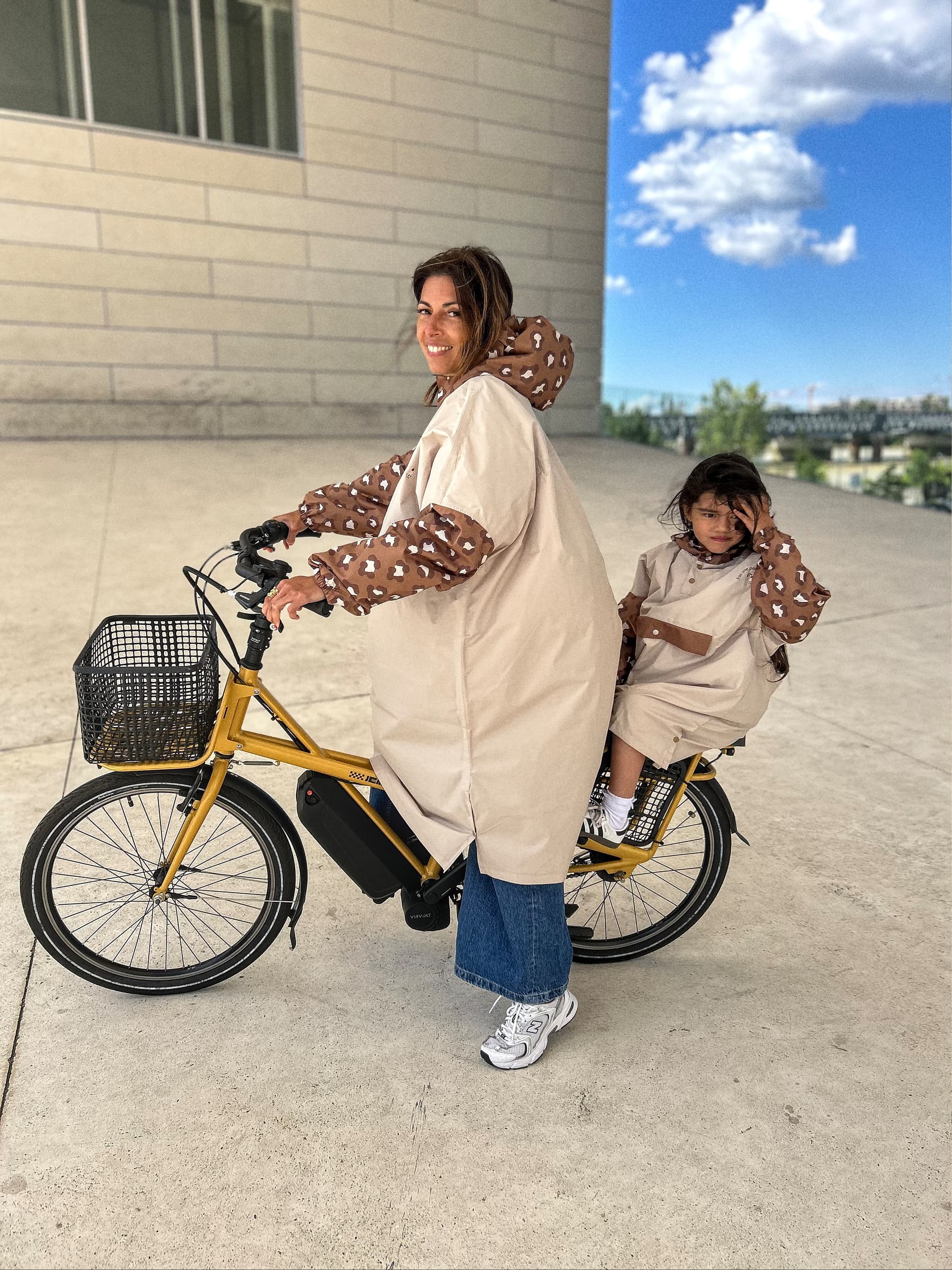 Cape de pluie Poule party léopard adulte