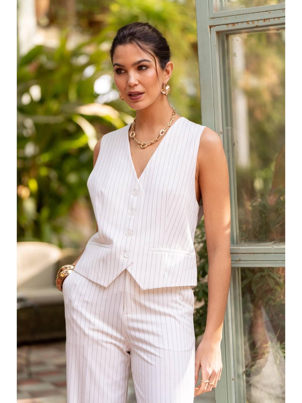 Gilet de tailleur sans manche Ă rayures fines