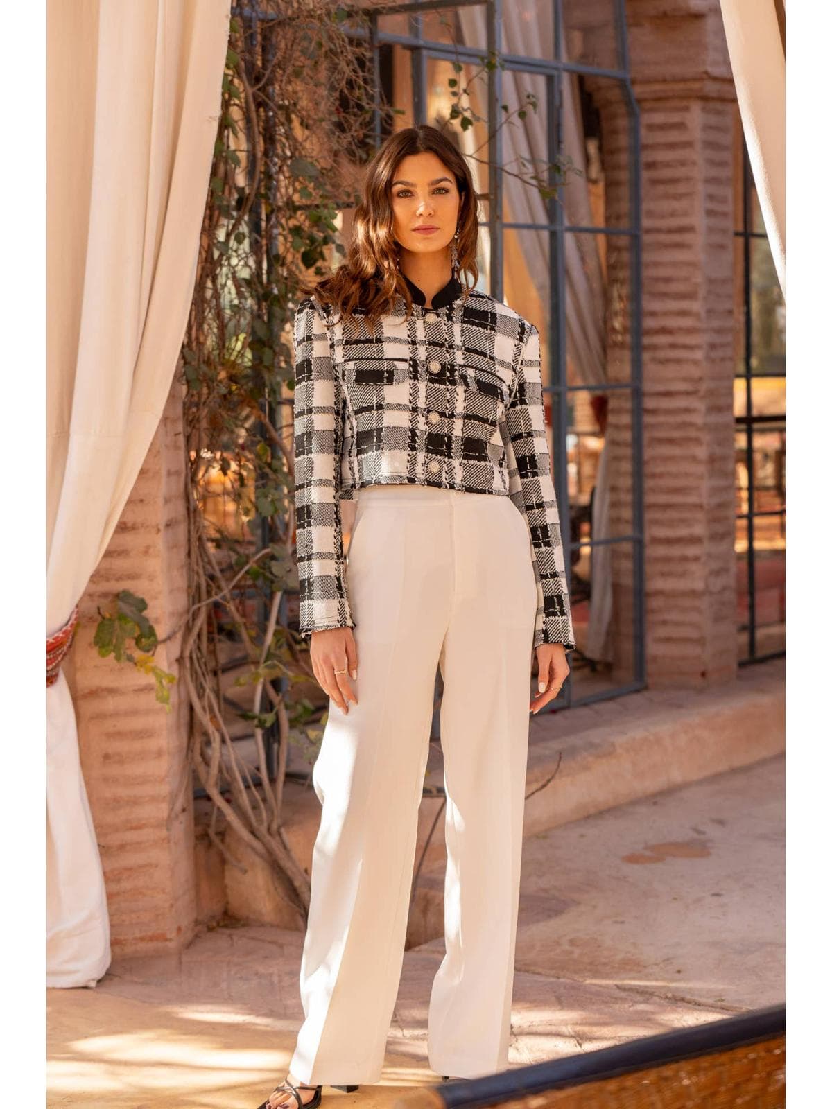 Veste courte en tweed Ă carreaux noir et blanc