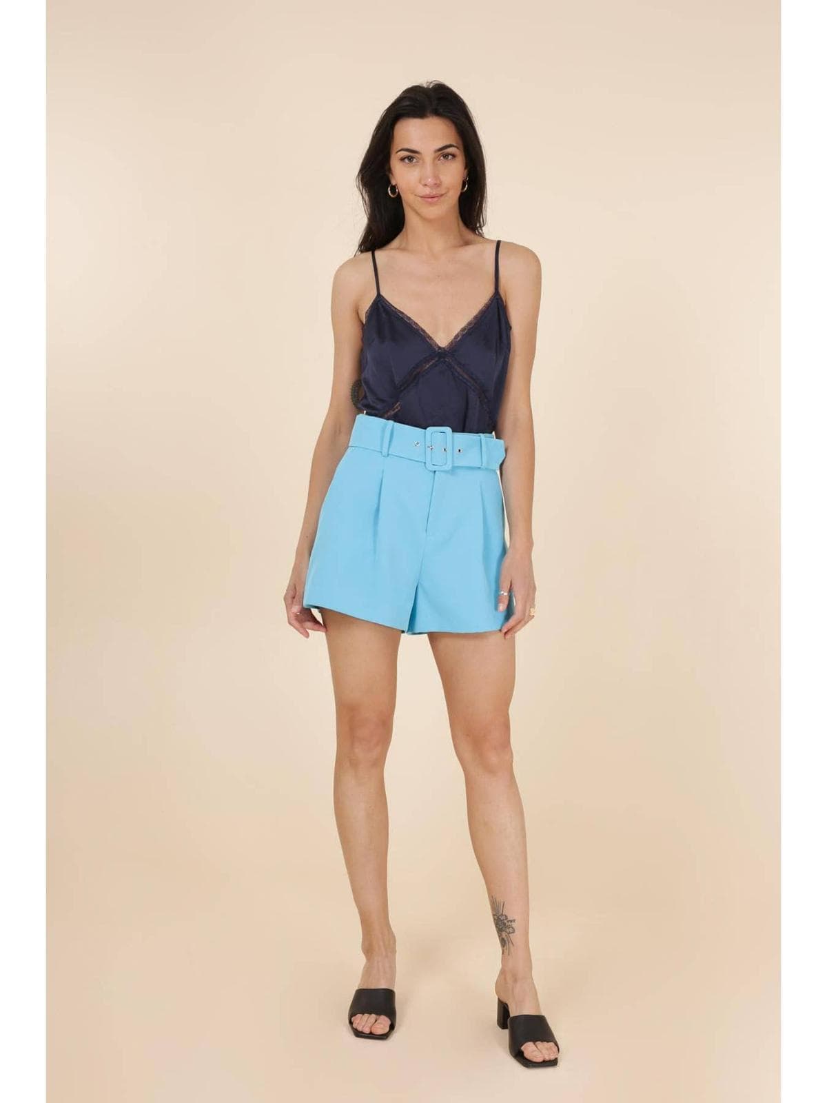 Short taille haute uni Ă ceinture