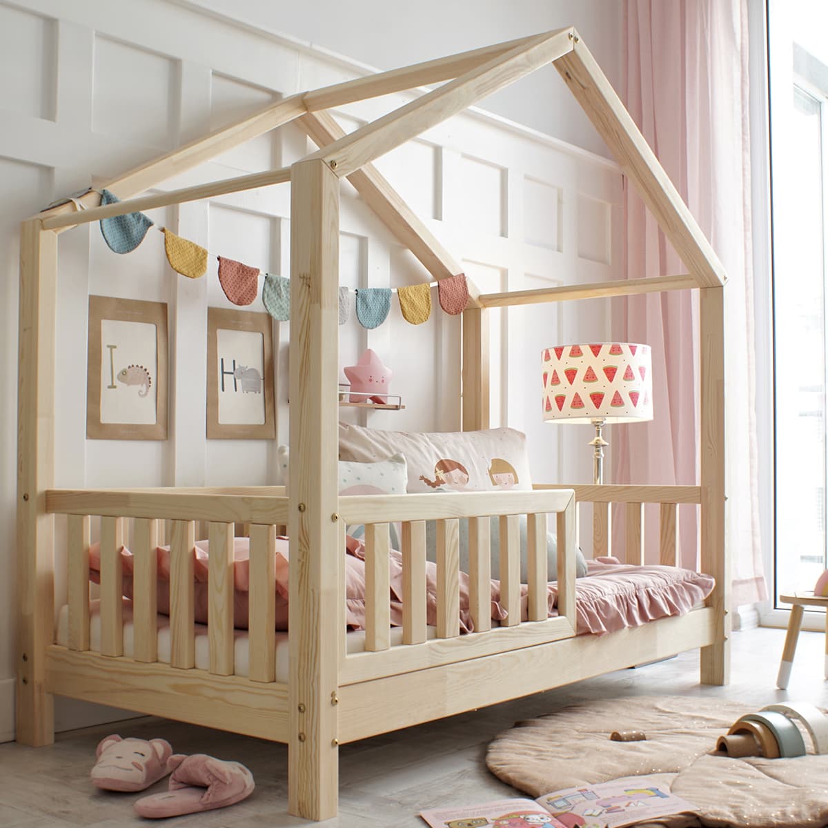 Lit cabane 90x190 barrière et sommier inclus pieds 10 cm Roxane Bois