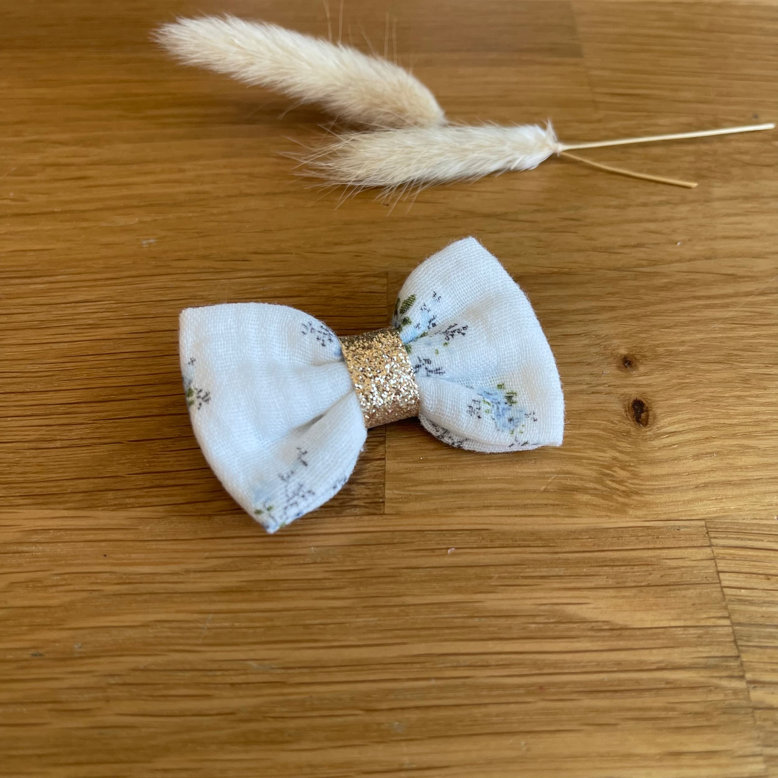 Barrette anti glisse double gaze fleur romantique bleu et or