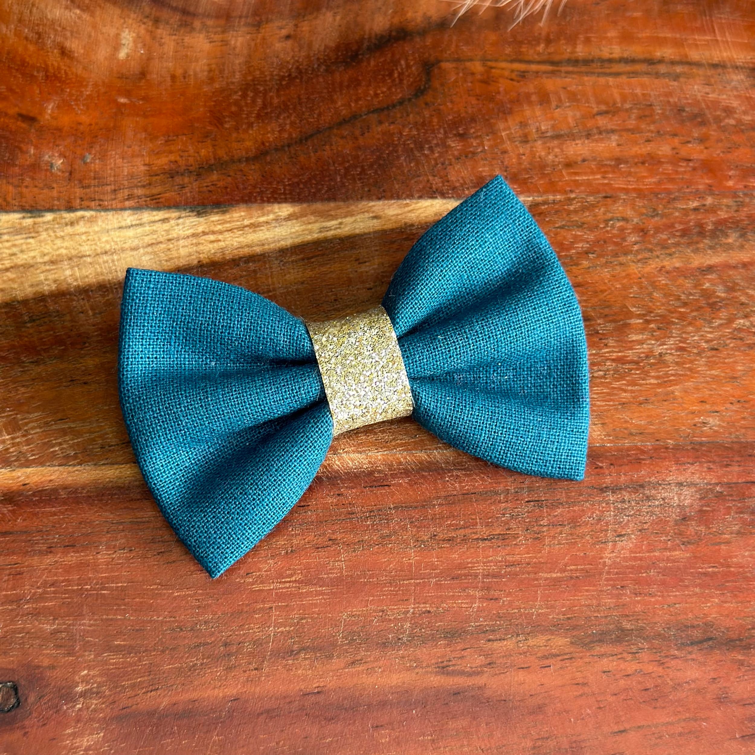 Barrette anti glisse couleur vert paon et or