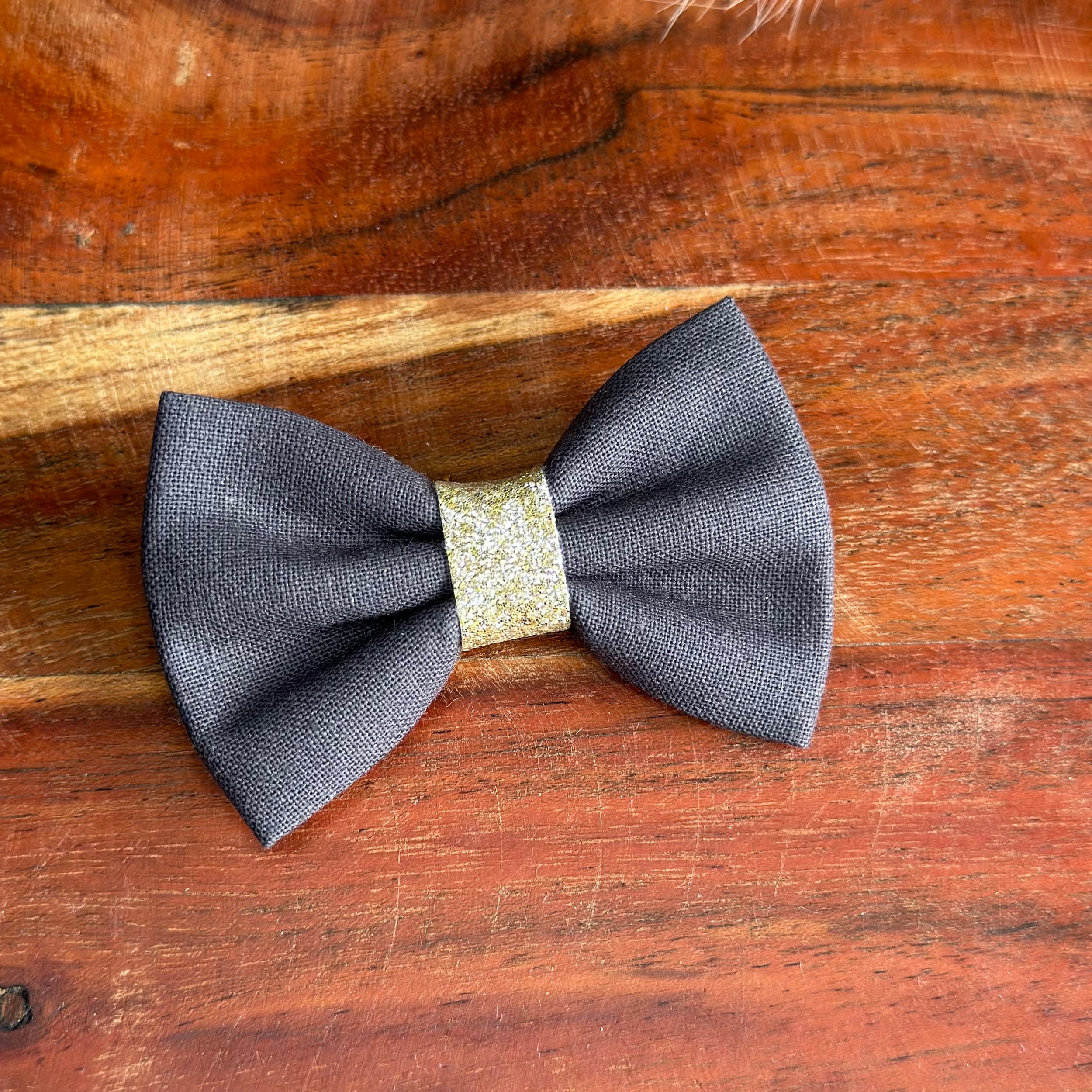 Barrette anti glisse couleur gris anthracite et or