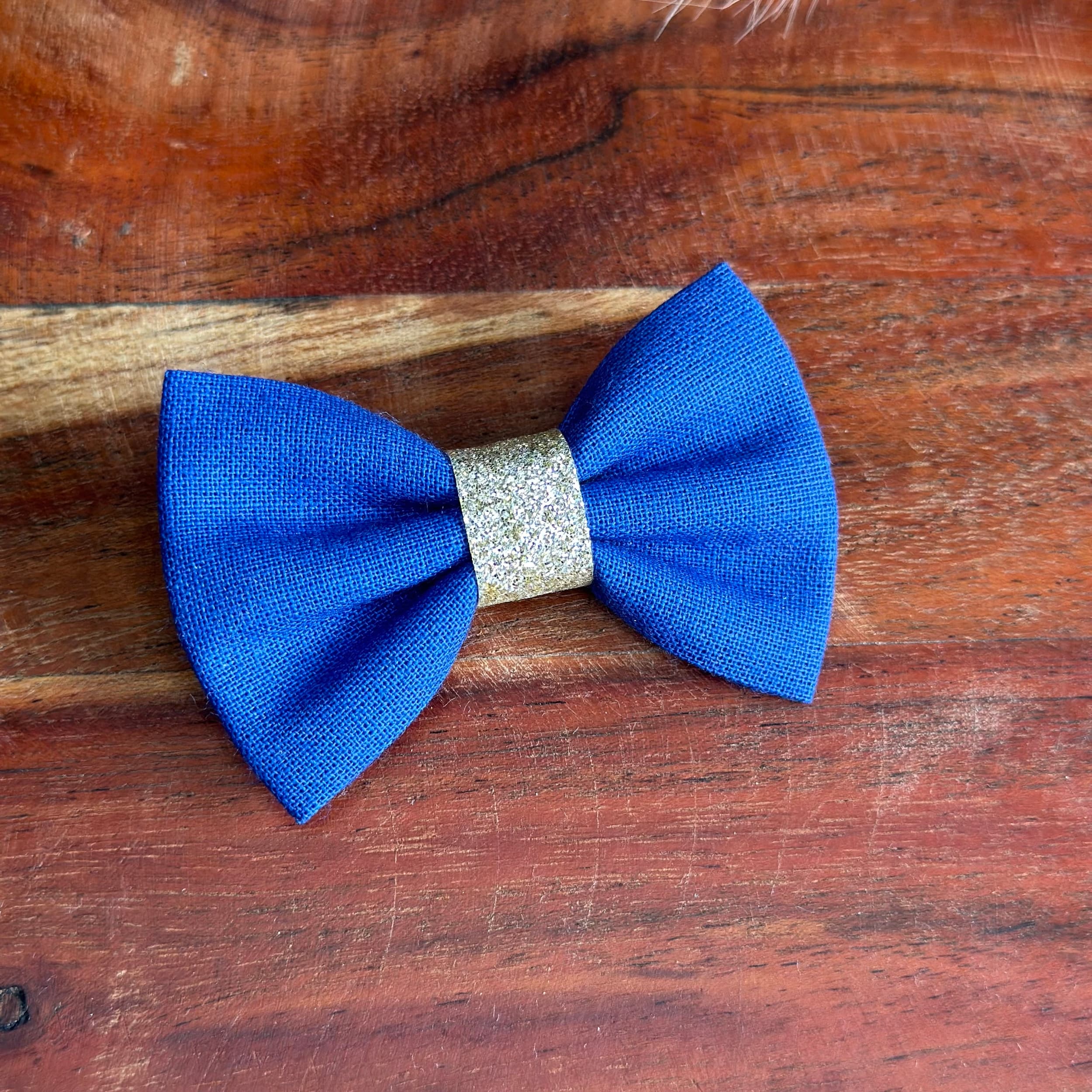 Barrette anti glisse couleur bleu roi et or