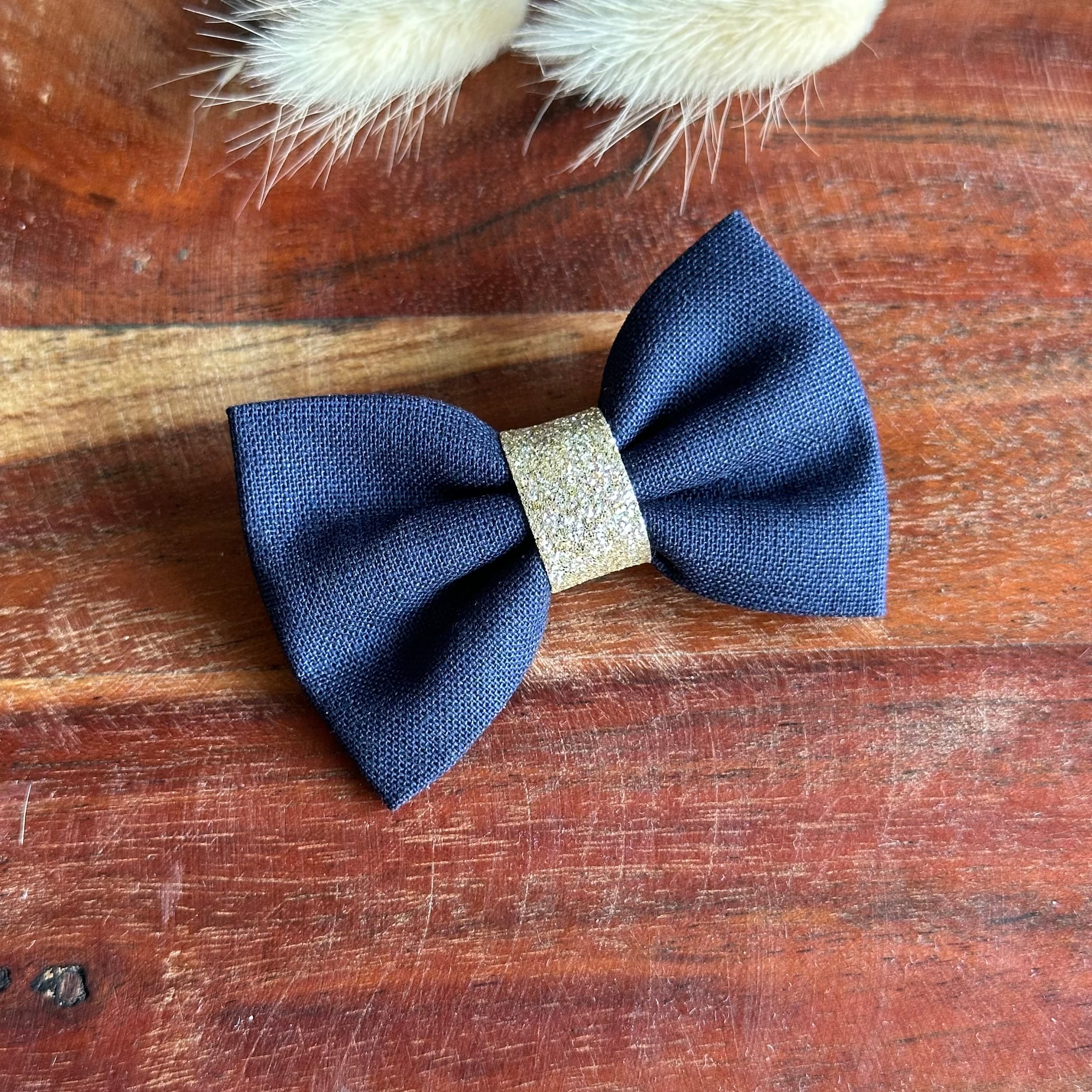 Barrette anti glisse bleu marine et or