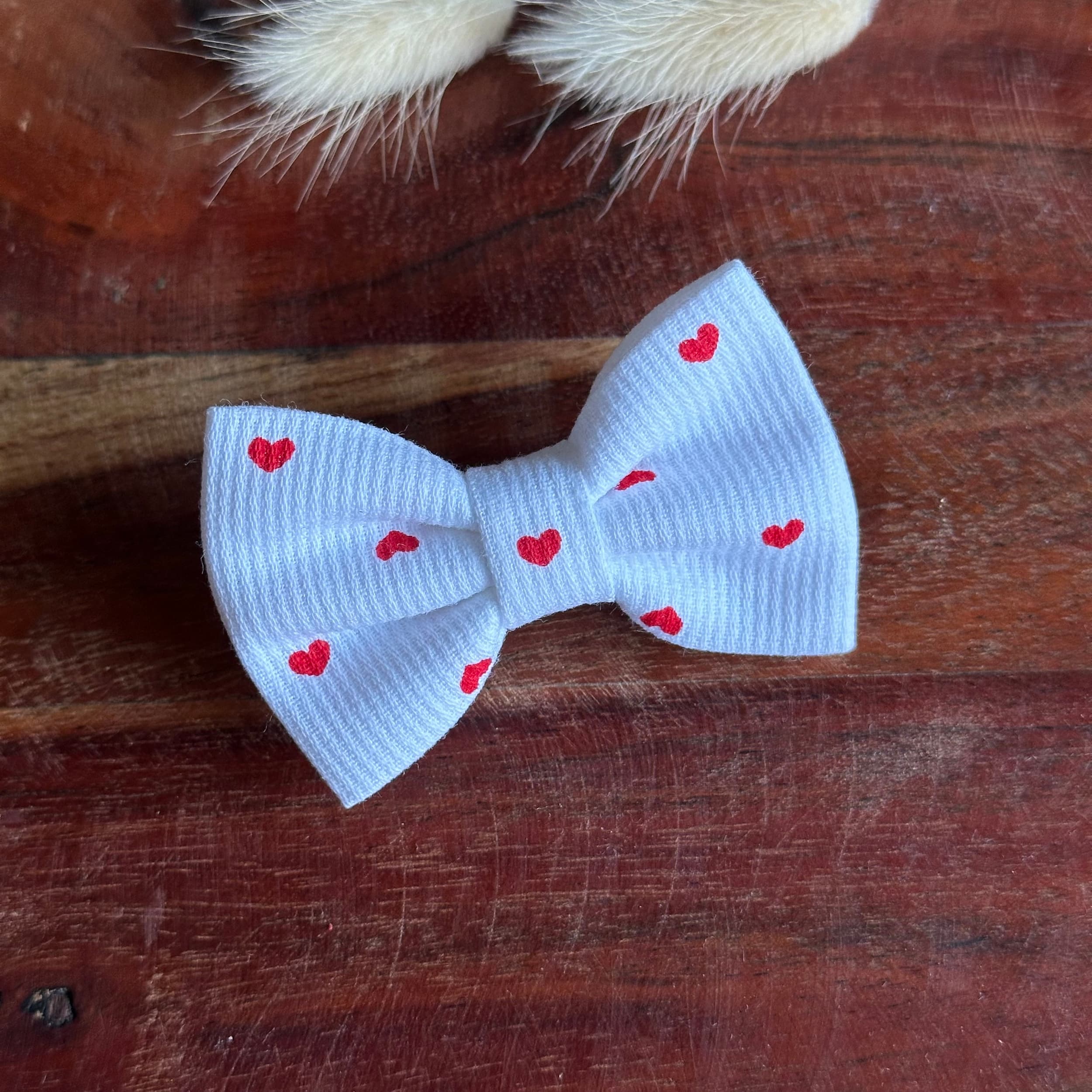 Barrette anti glisse piqué de coton blanc motif coeur