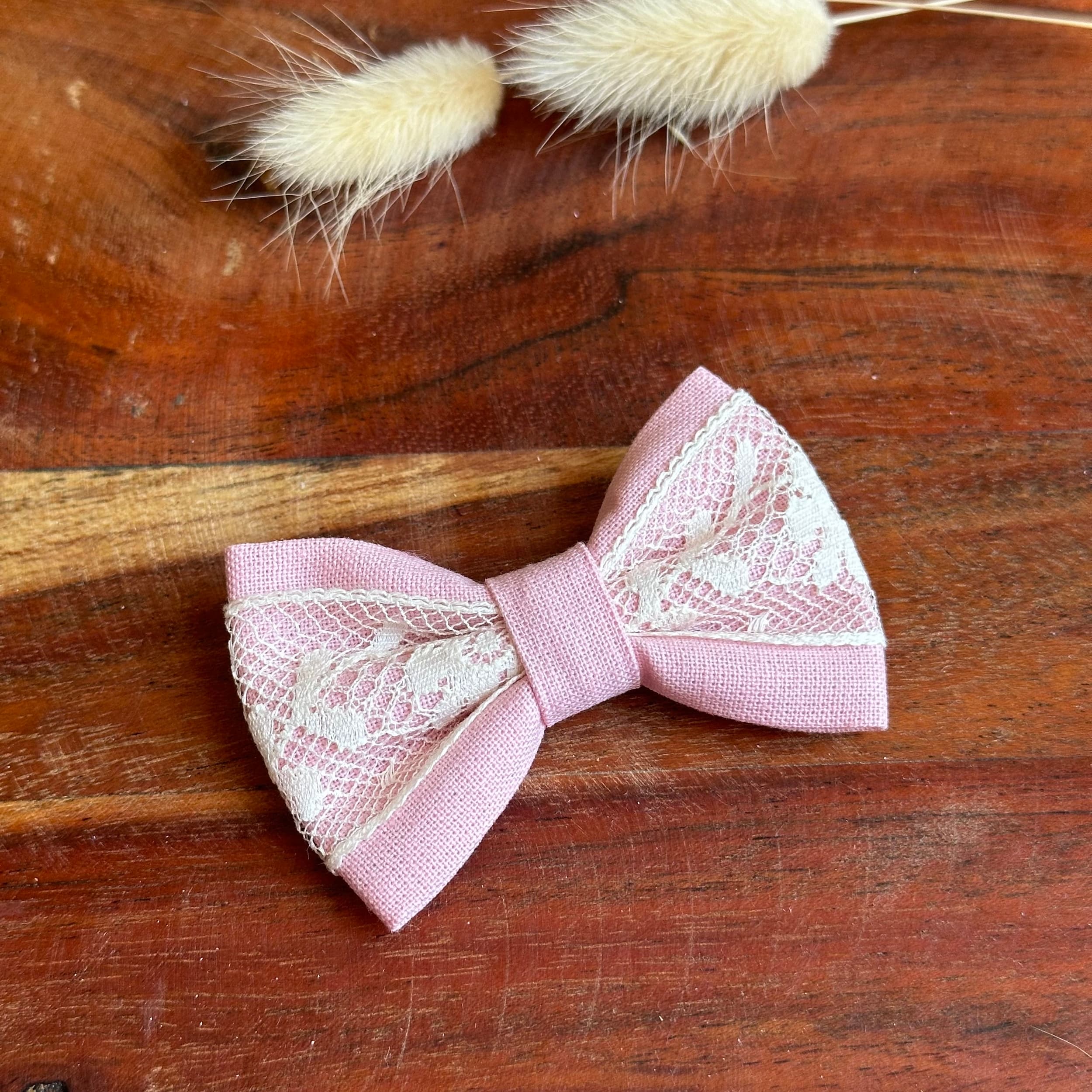 Barrette anti glisse couleur vieux rose Ă dentelle