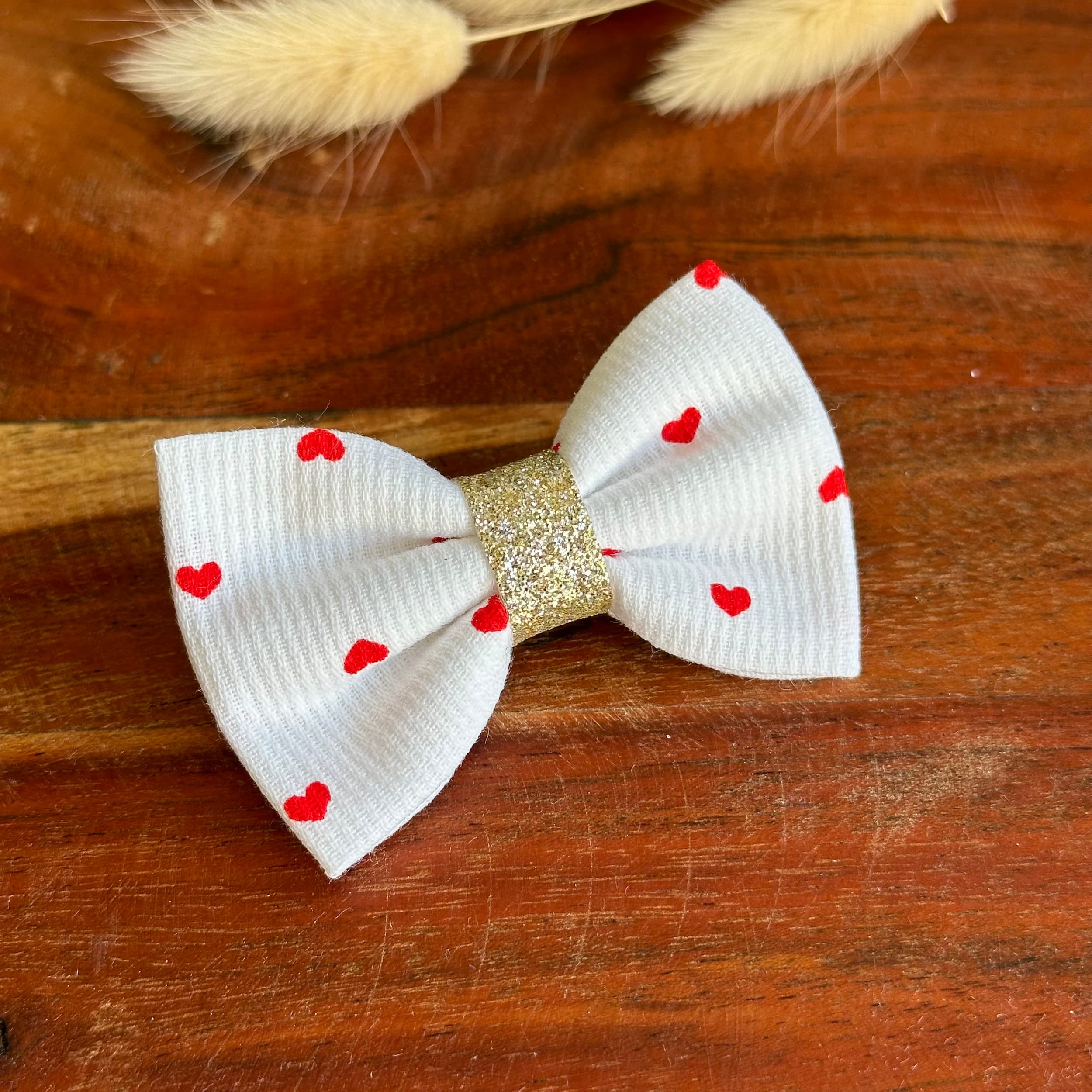 Barrette anti glisse pique de coton blanc motif coeur et or