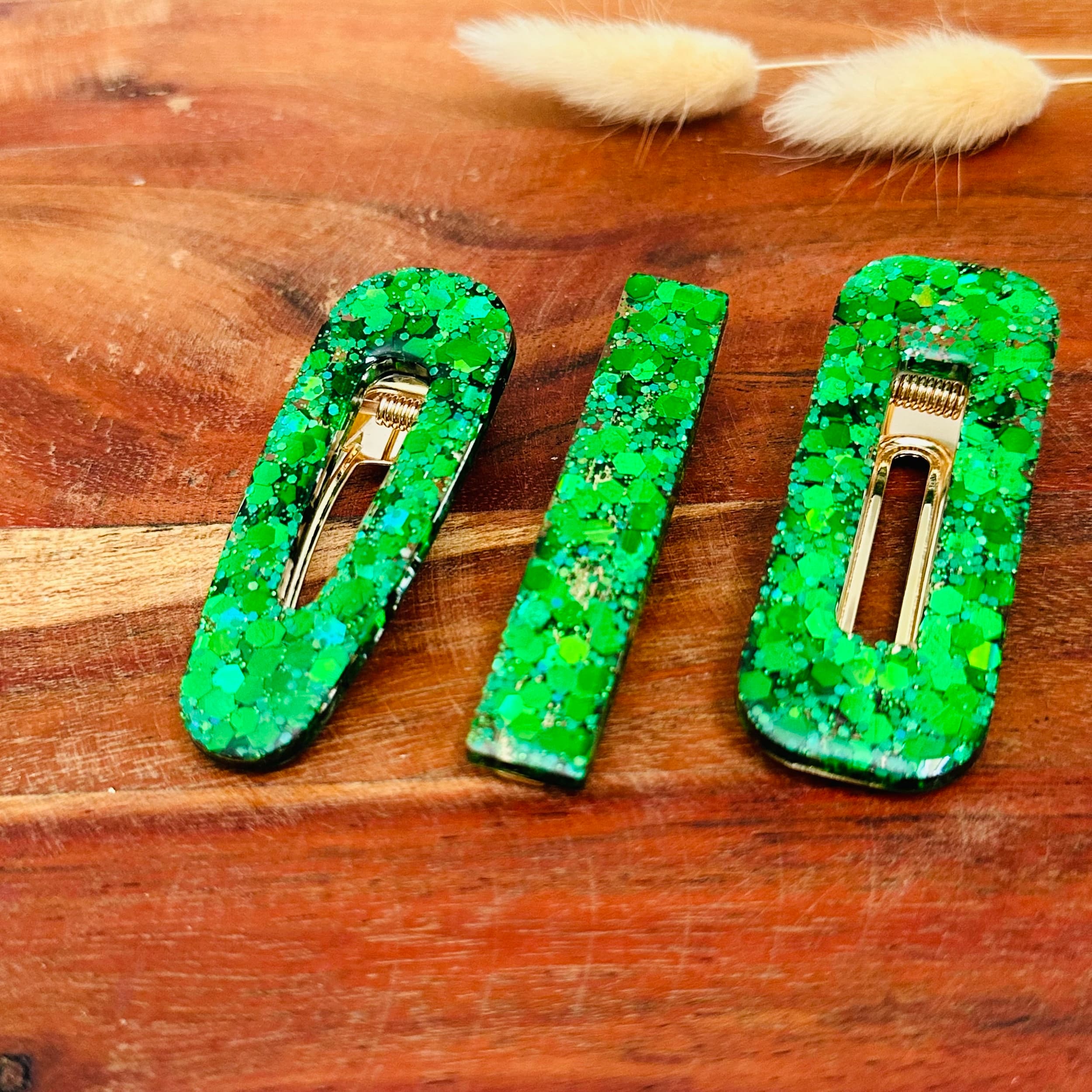 barrette résine paillette vert (green)