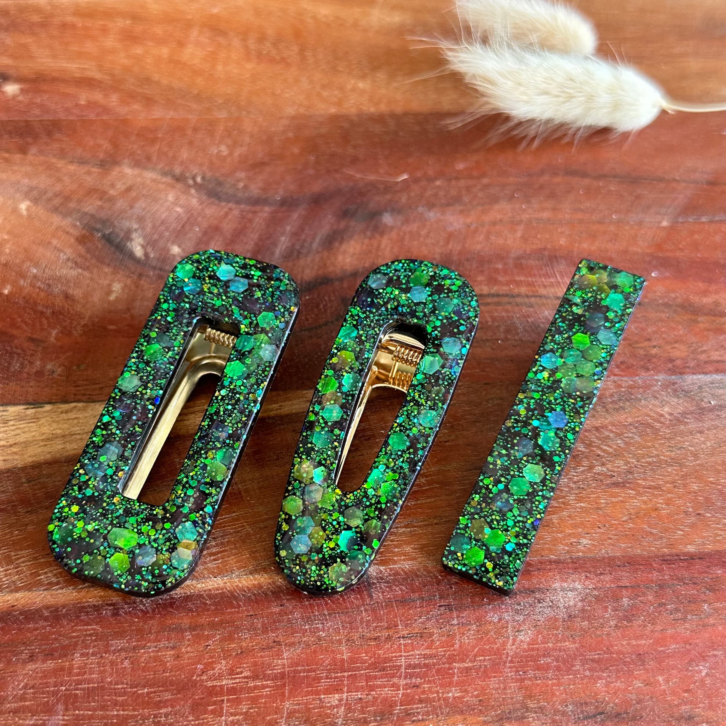 barrette résine paillette noir mix vert