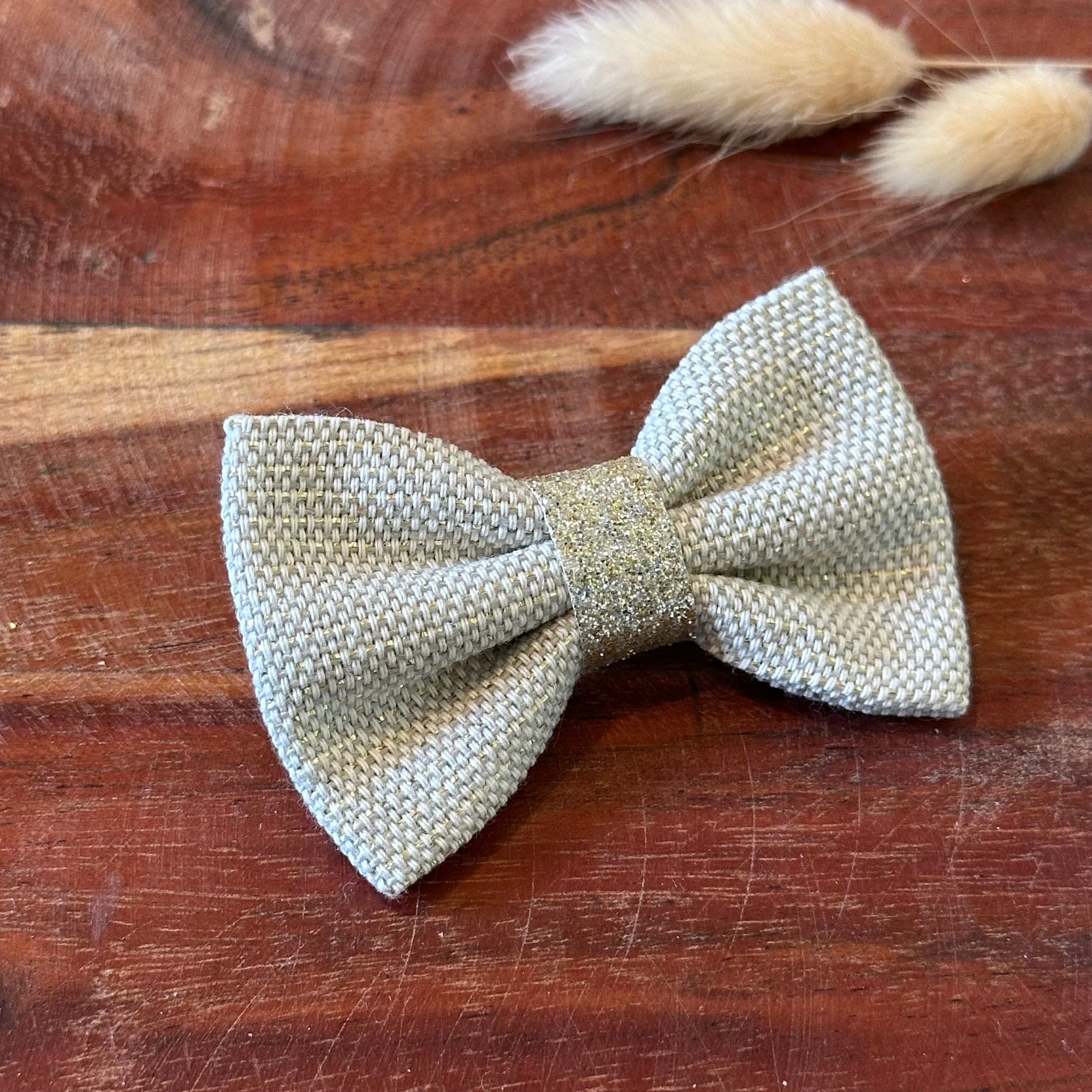 Barrette anti glisse couleur beige paillette et or