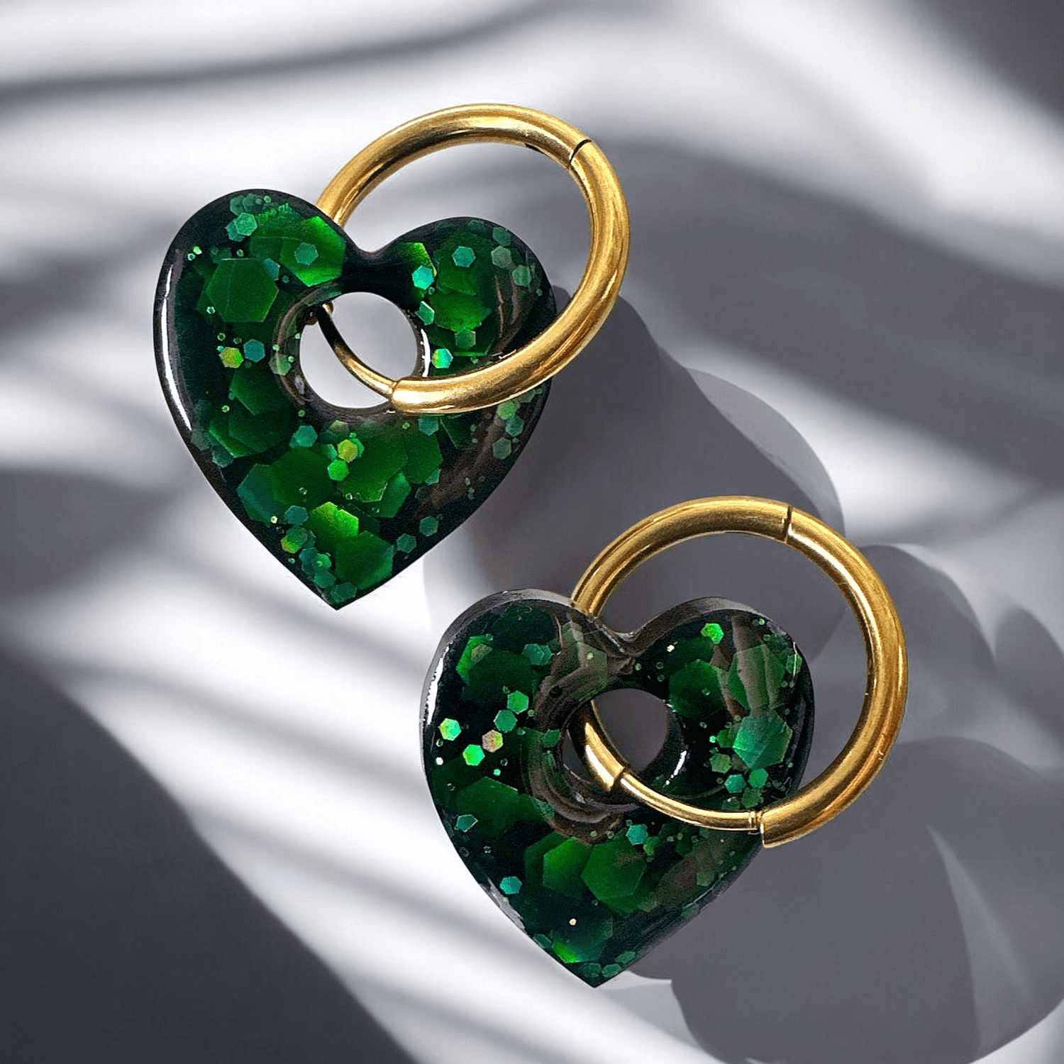 Boucles d'Oreilles Coeur Émeraude Pailleté