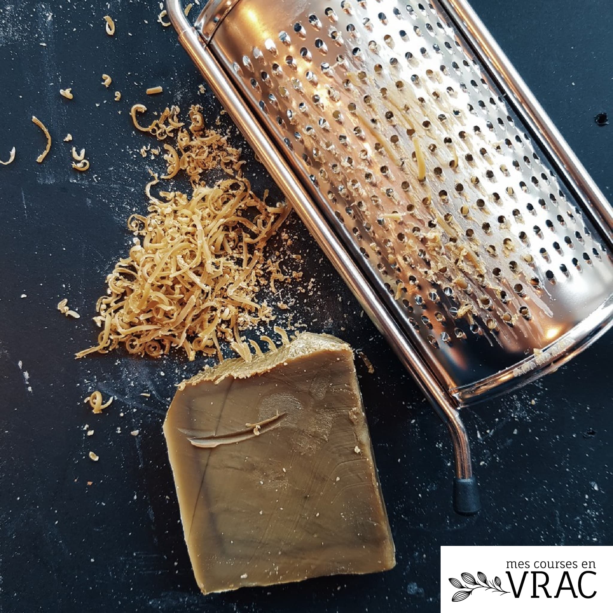 Râpe en inox à poignée