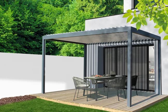 Pérgola de aluminio bioclimática Caleta gris autoportante de 413x308 cm