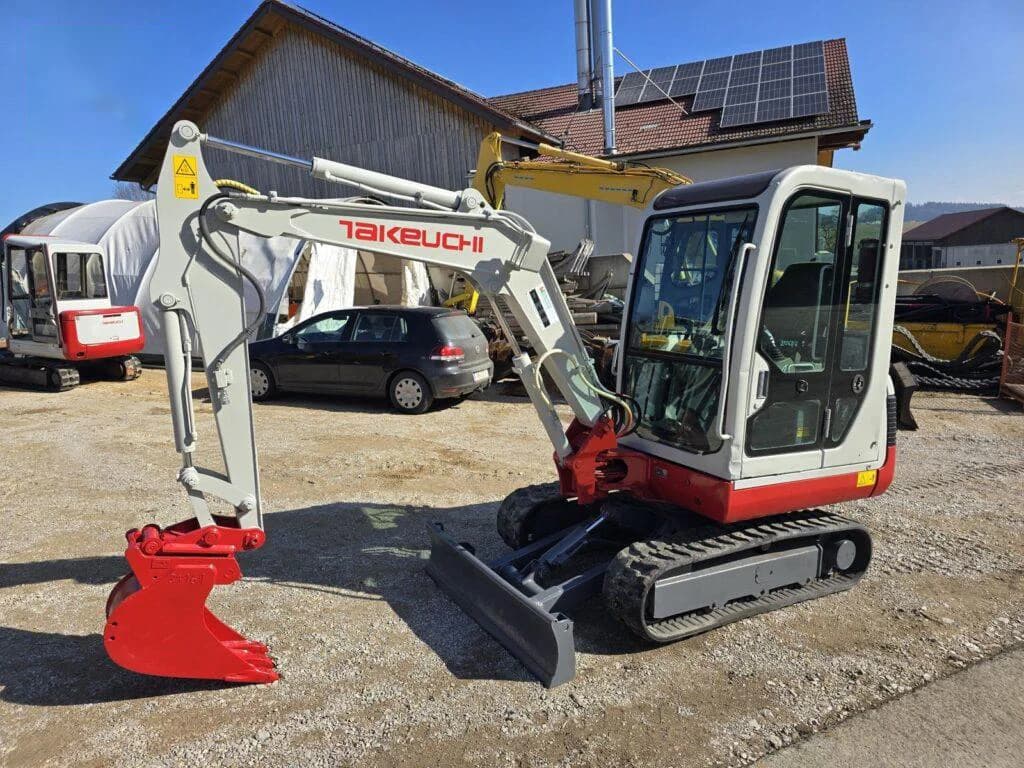 Pelle compacte Takeuchi TB125 (2000) – 3 Godets inclus