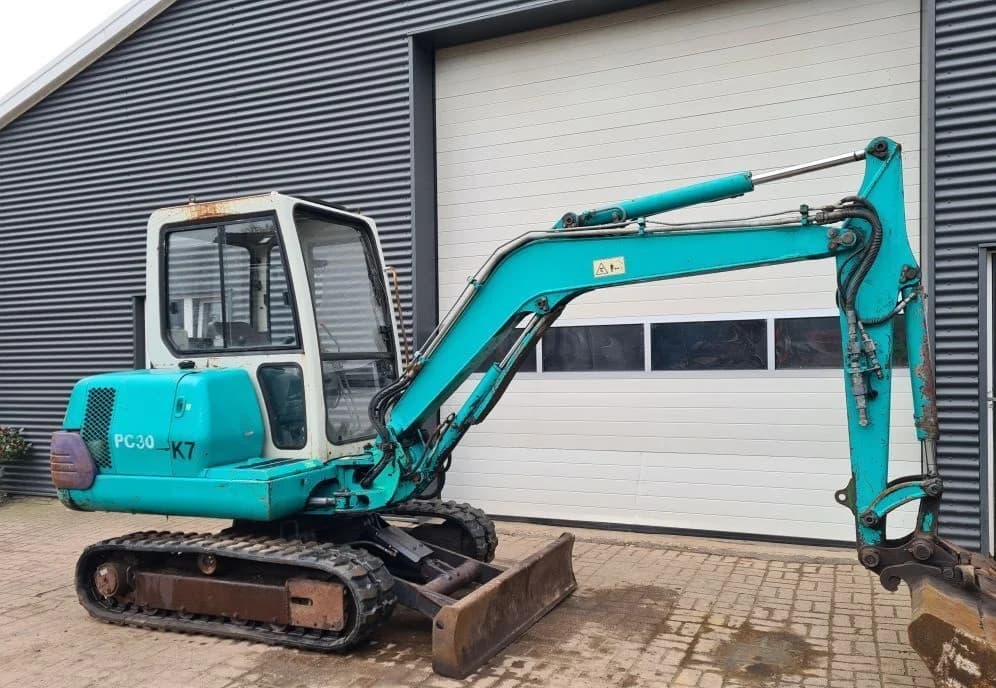 KOMATSU PC30-7 + 3 GODETS – Mini Pelle 3,8T