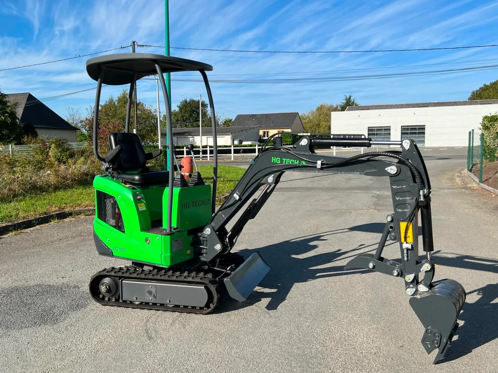 Pelle compacte électrique à batteries lithium – 1,1 tonne – Avec lot d’accessoires