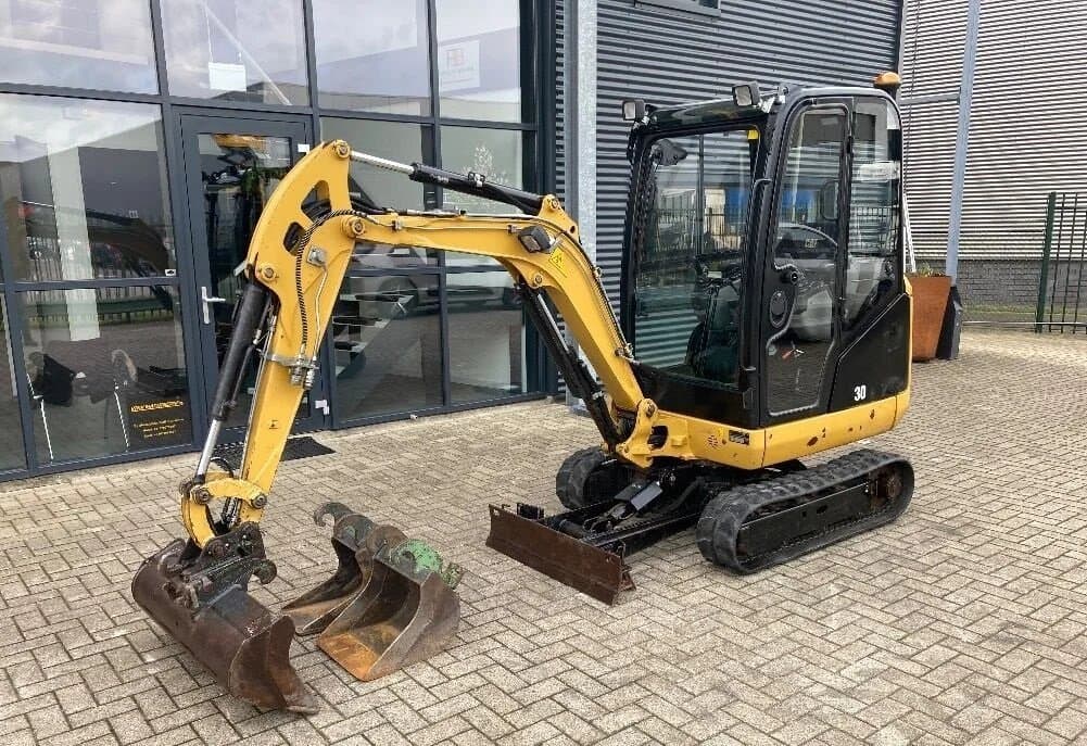 CATERPILLAR 301.7 D + 4 GODETS – Mini Pelle 1,7 T