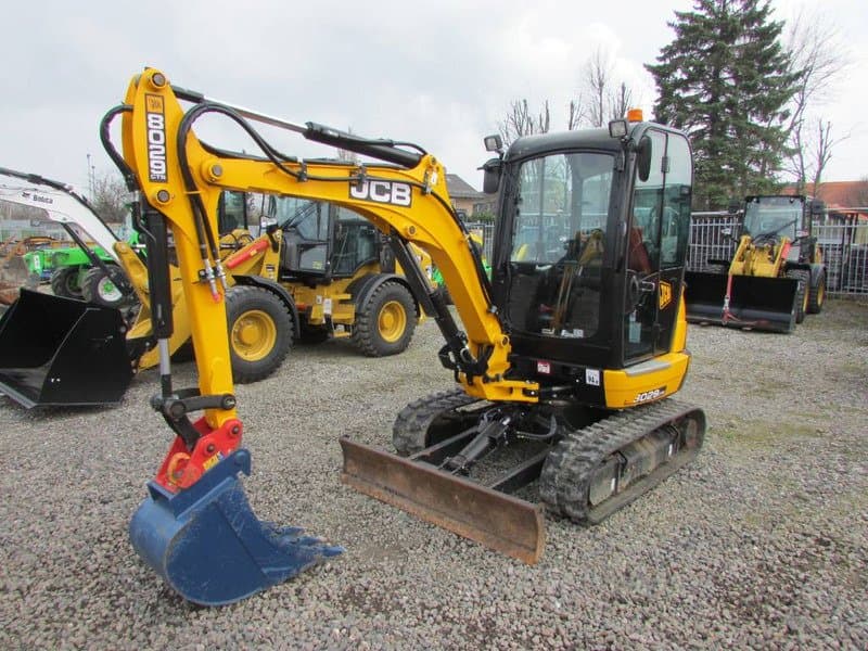 JCB 8029 CTS + 3 GODETS – Mini Pelle 2,9T