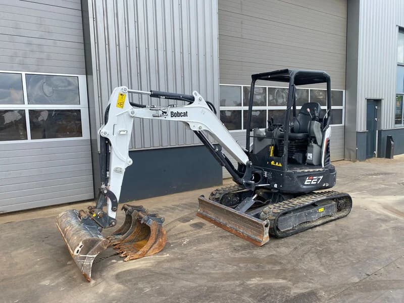 BOBCAT E27 + 3 GODETS – Mini Pelle 2,68T