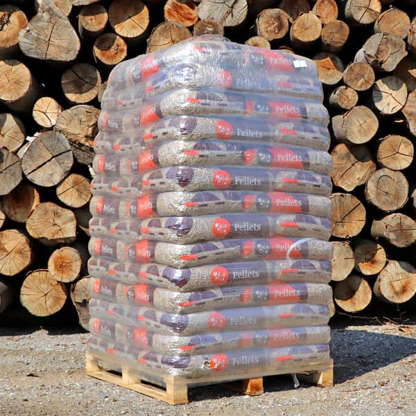 PremiumtrĂ€pellets pĂ„ pall â 70 sĂ€ckar Ă 15 kg (totalt 1050 kg)