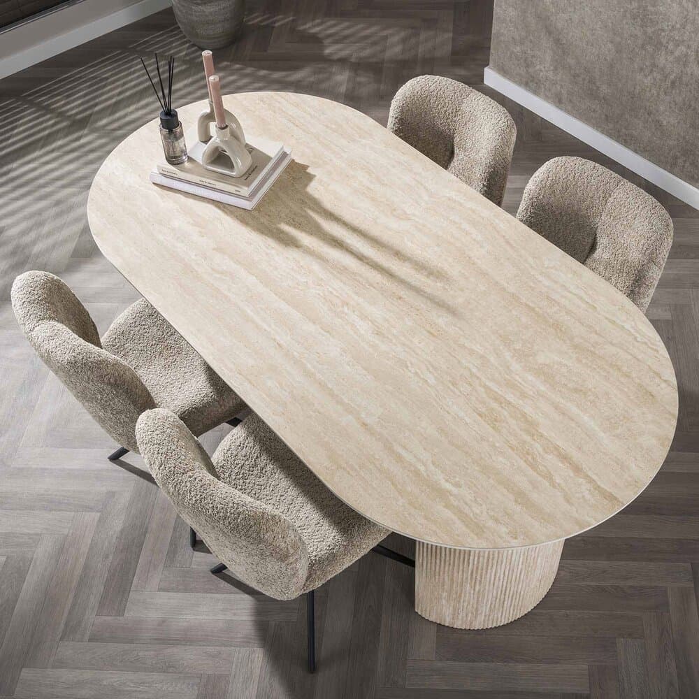 Table 180 cm en céramique beige + 4 fauteuils en tissu bouclette sable