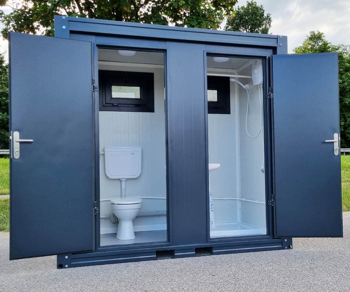 SanitĂ€rcontainer SCDD RAL 7016 Anthrazitgrau | H 2350 x B 2400 x T 1250 mm | 2 TĂŒren | mit Dusche