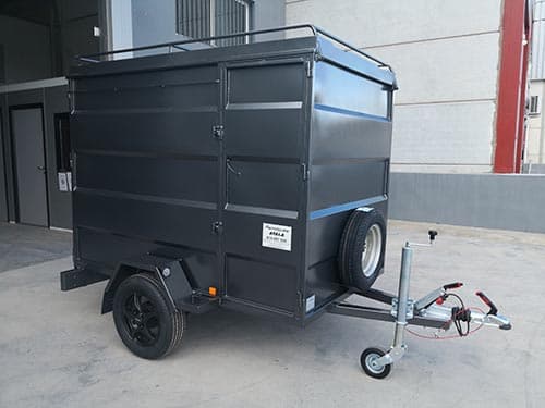 Reboque Furgão Fechado com Porta Lateral (Edição Limitada)