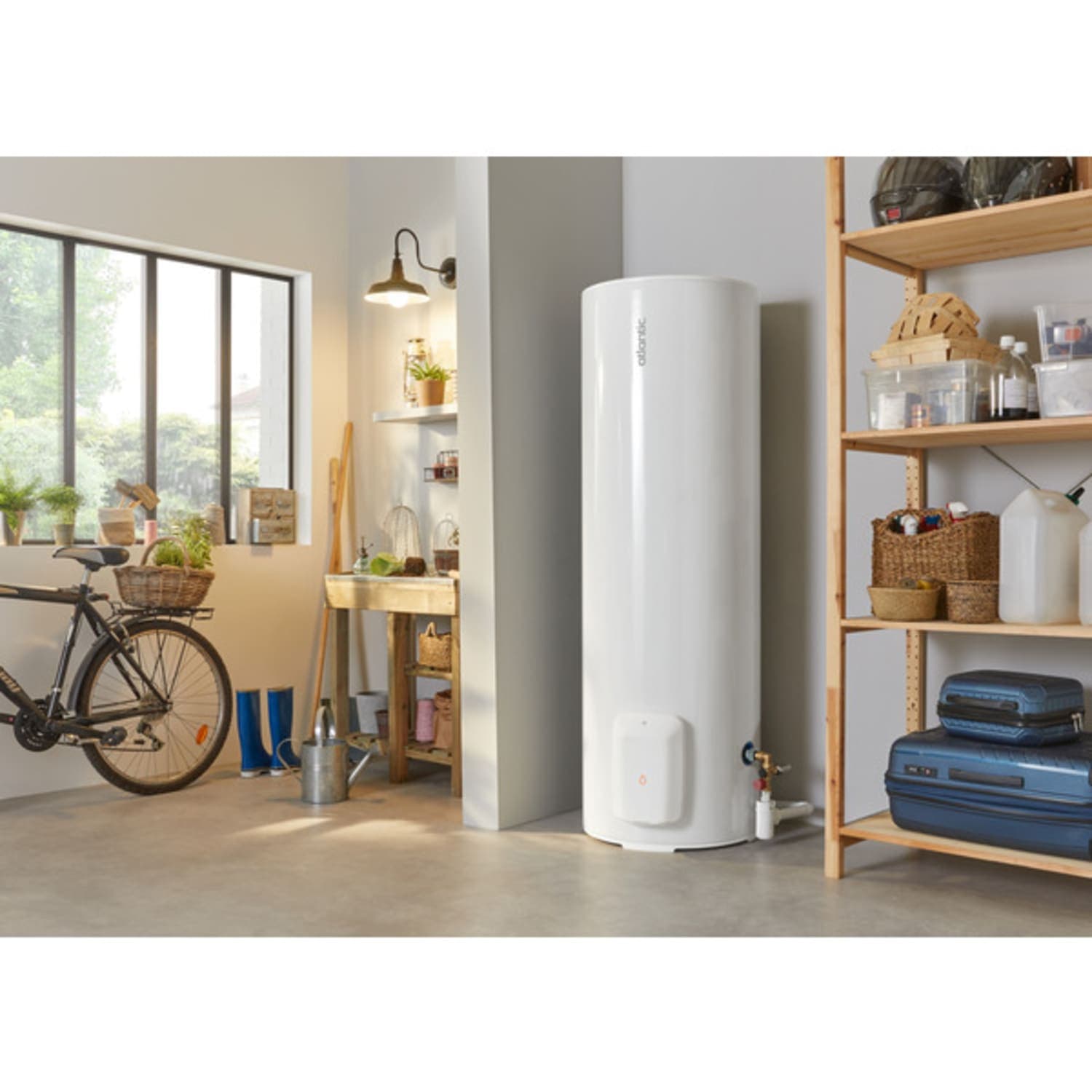 Chauffe-eau ZENEO ACI Hybride vertical mural compact 200L