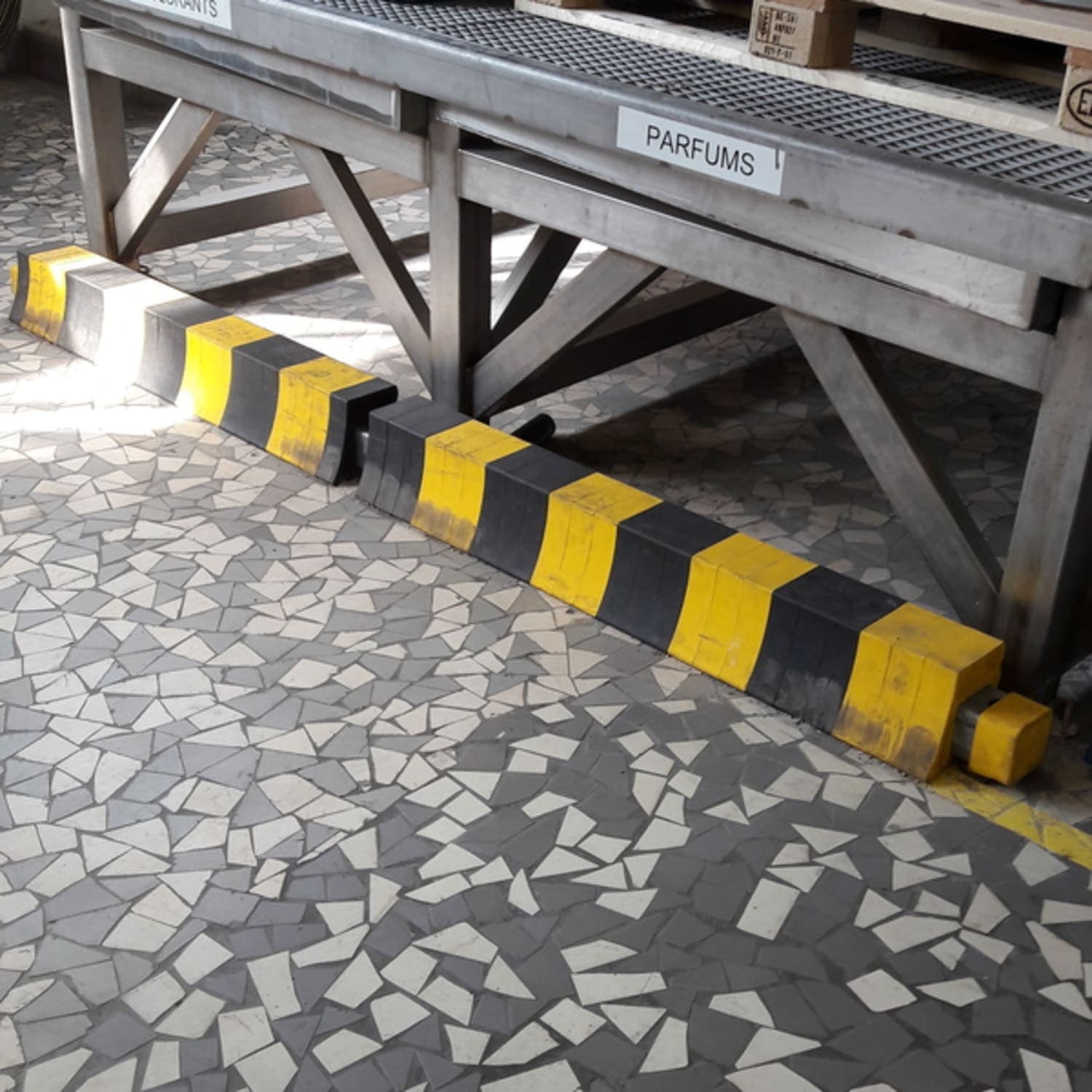 Butée de sol PARGOM® (1500 x 164 x 158 mm)