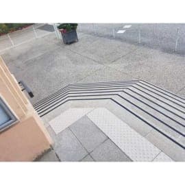Bandes d'éveil de vigilance auto-adhésives (1350 x 400 mm)