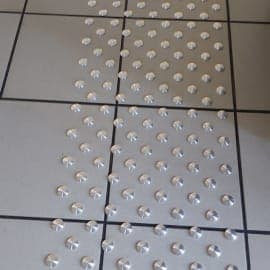 165 Pastilles podotactiles auto-adhésives - Noir
