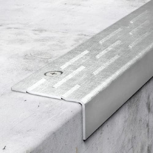 Nez de marche strié B8 55 x 25 x 2450 mm - Inox brossé