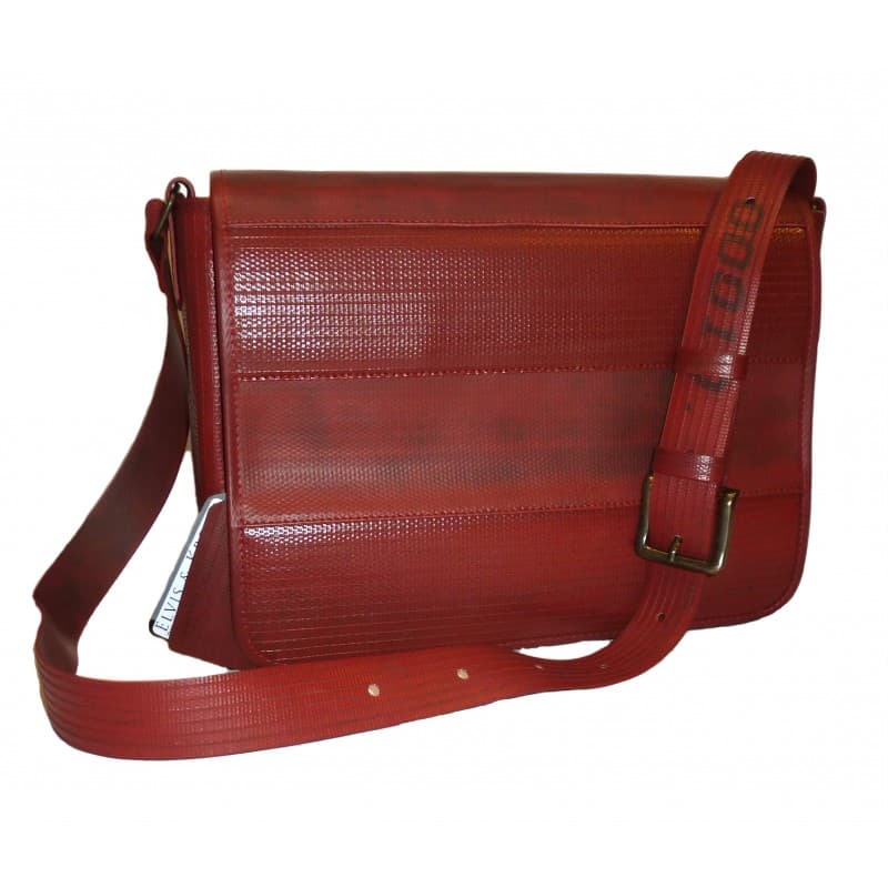 Besace en lance à incendie upcyclée ELVIS & KRESSE